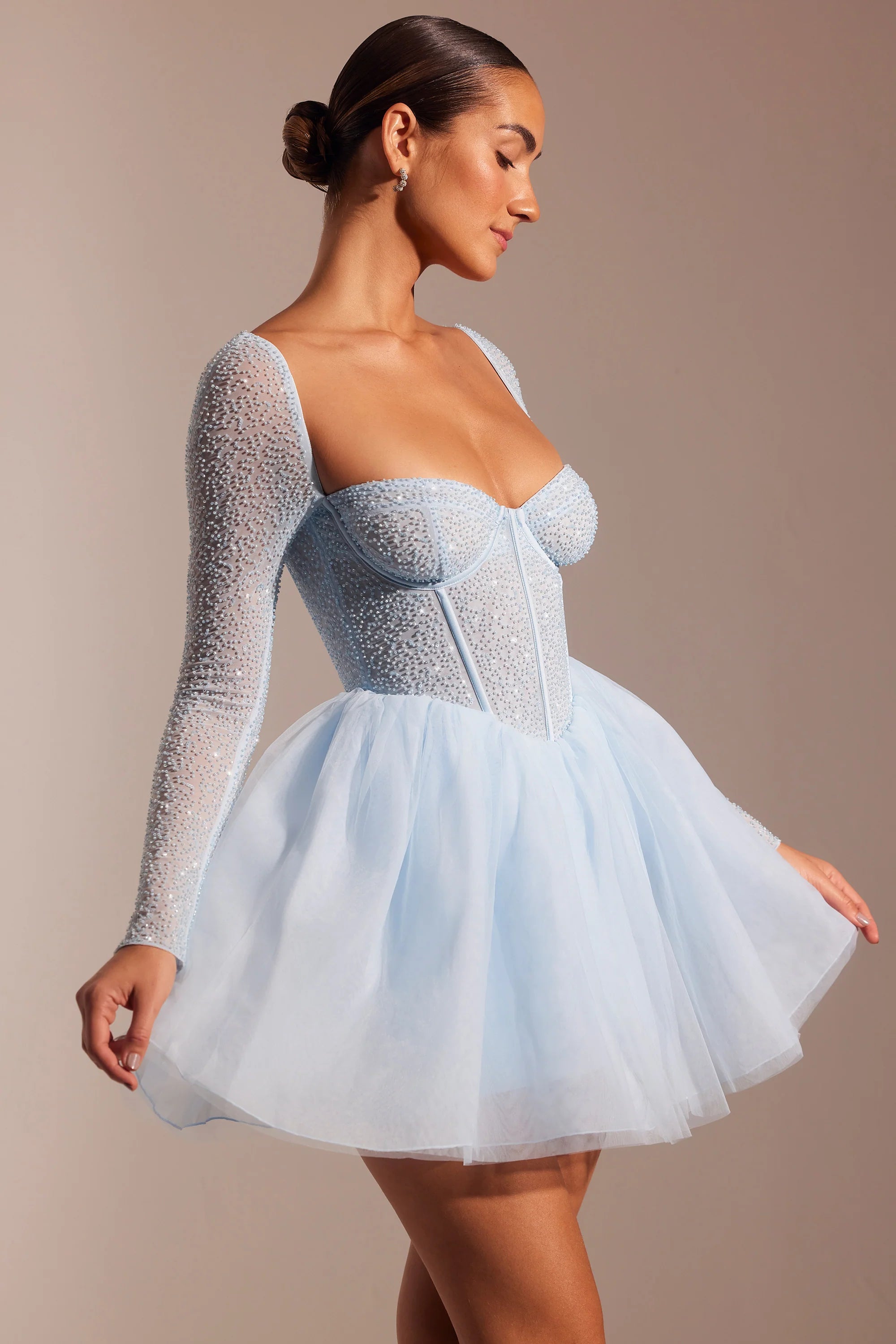 Miniabito con gonna in tulle a maniche lunghe impreziosito in blu