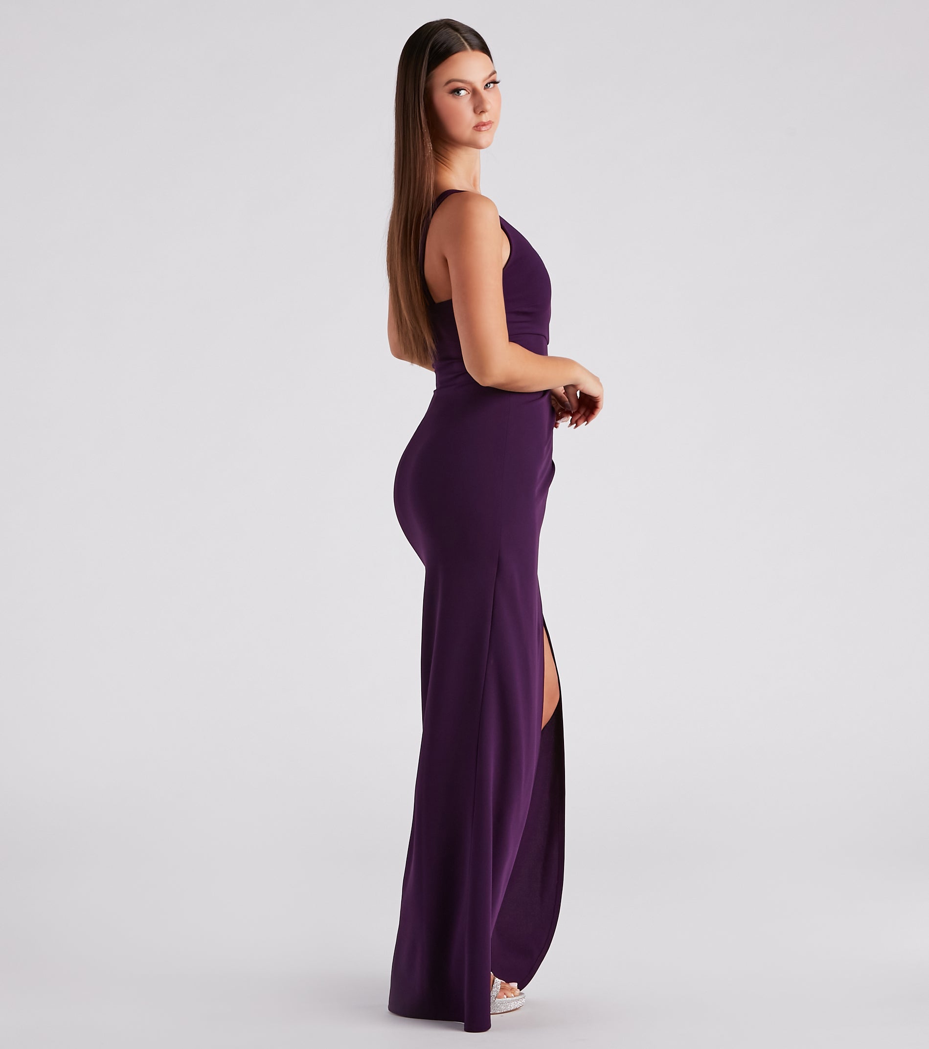 Iris One-Shoulder Crepe Dress is the perfect prom dress pick with on-trend details to make the 2024 dance your most memorable event yet!