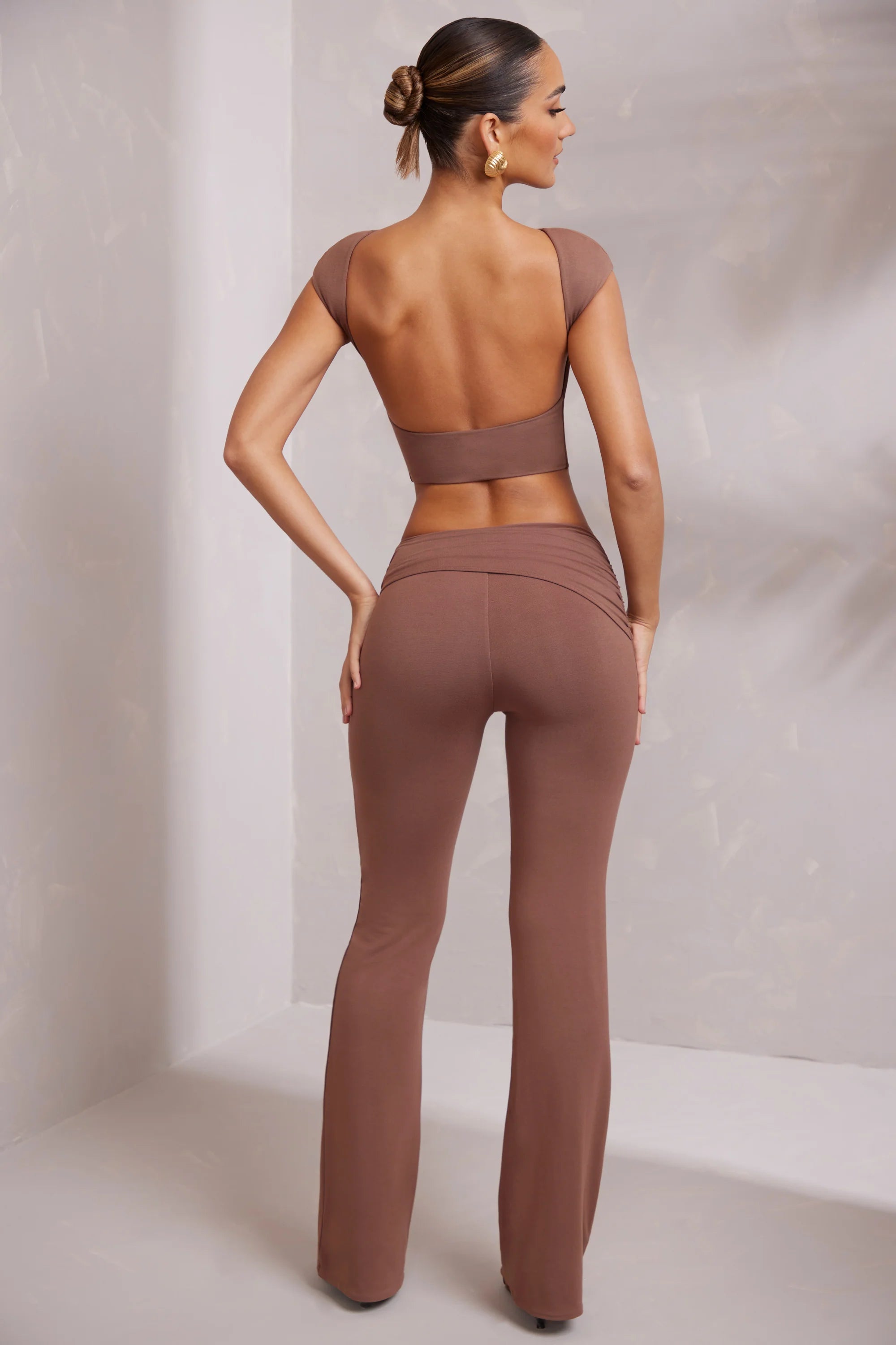 Mid Rise Straight Leg Trousers in Brown