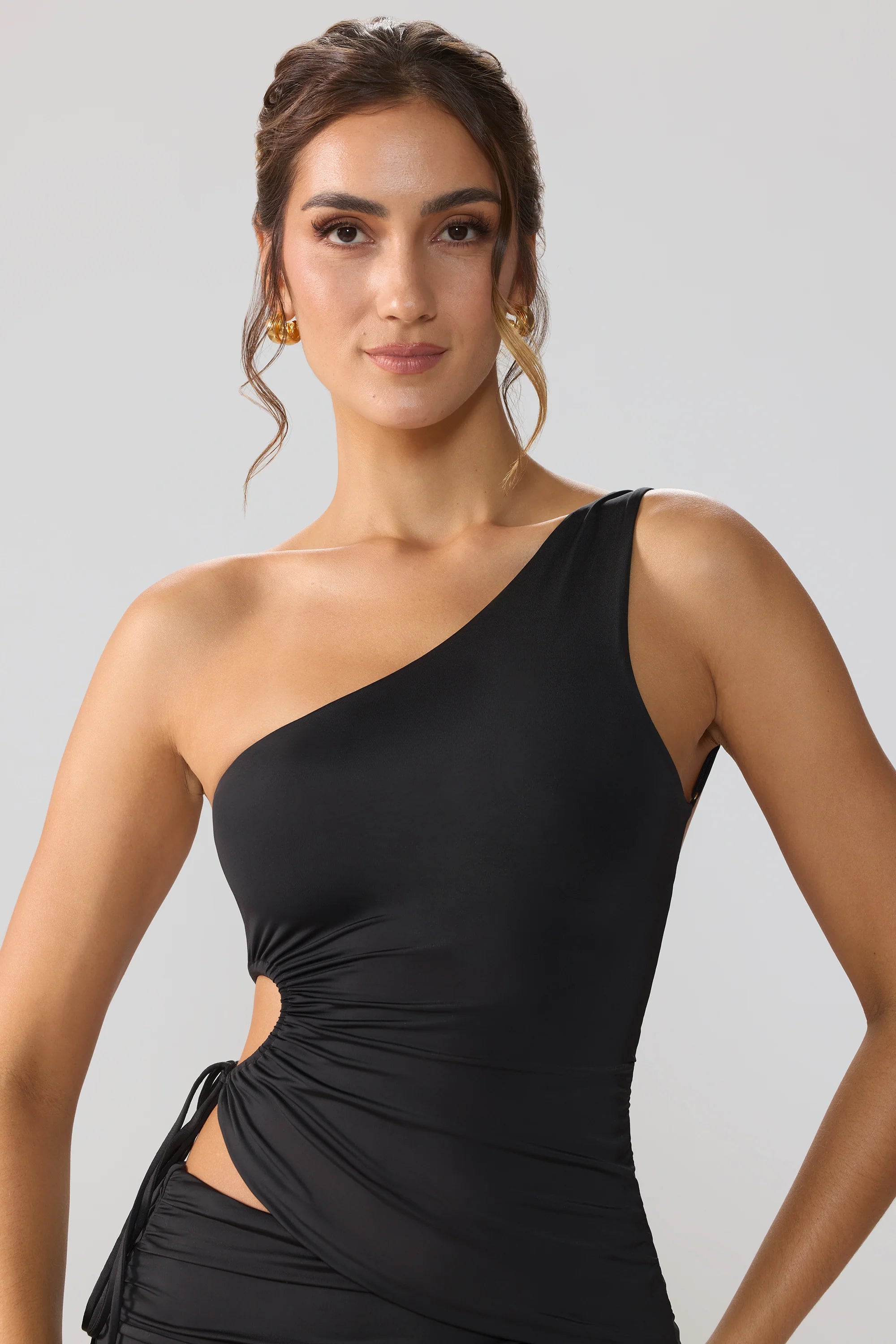 Anschmiegsames Jersey-Top mit gerüschtem Cut-Out und One-Shoulder-Träger in Schwarz