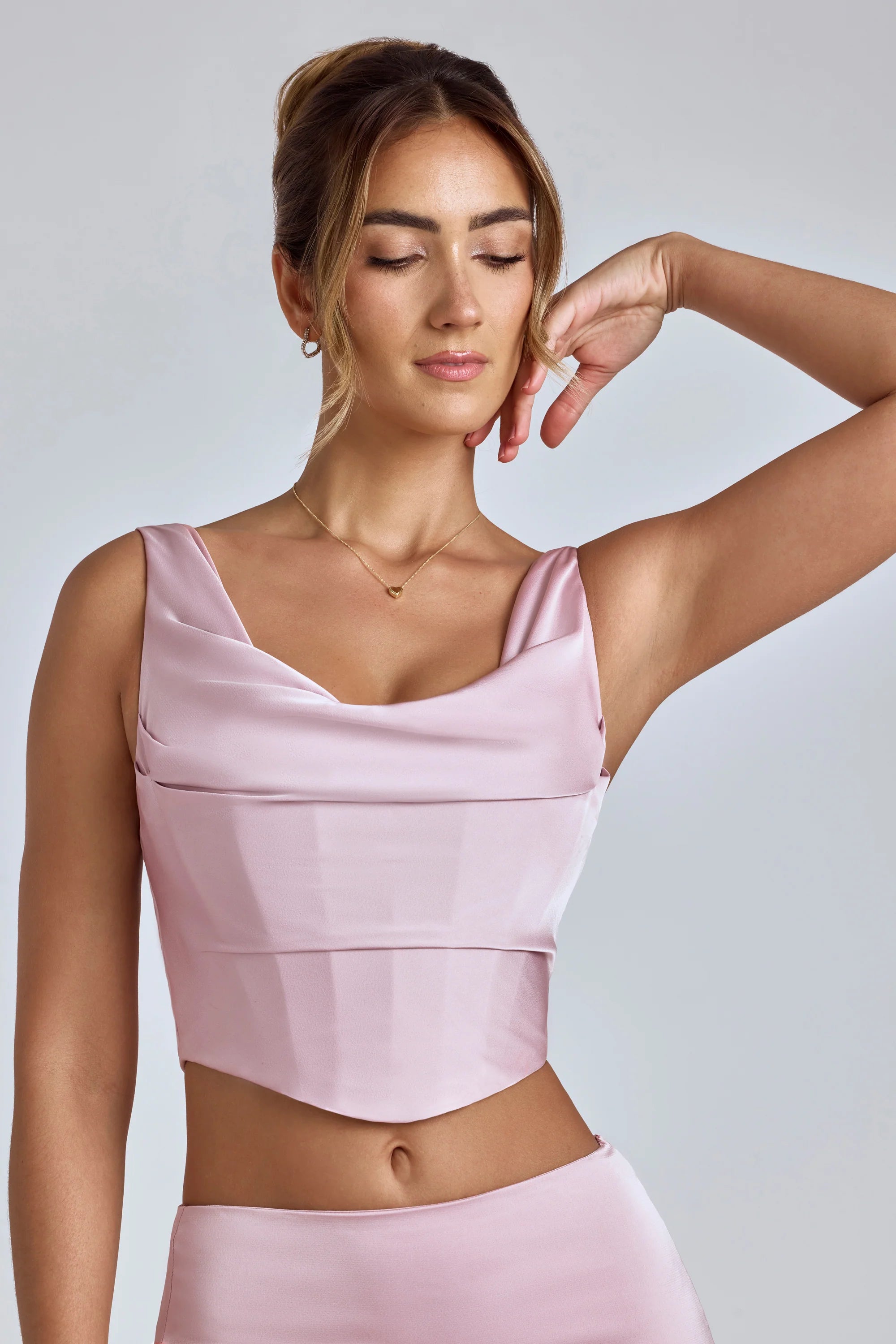 Corsetto con cappuccio drappeggiato in blush