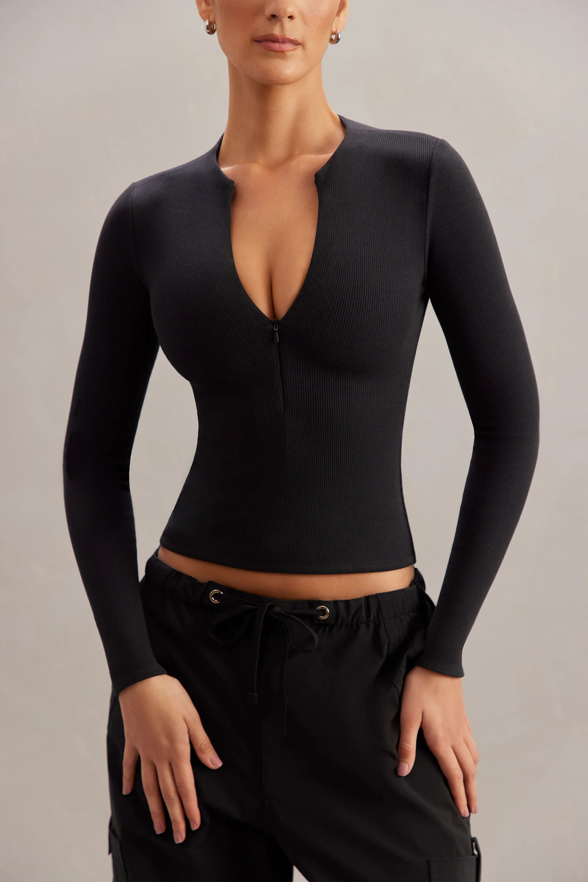 Langärmliges Crop-Top in Schwarz