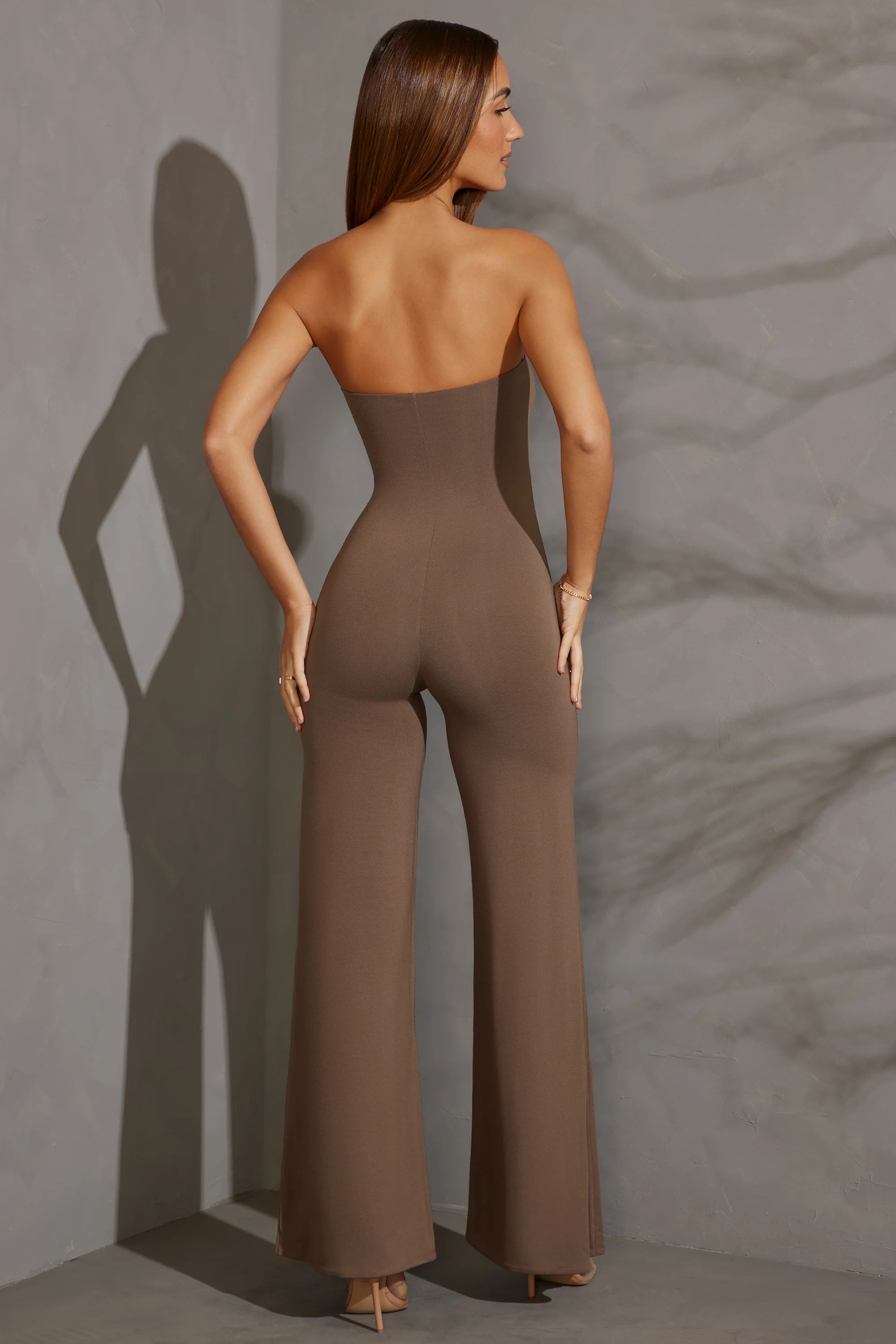 Bandeau-Jumpsuit mit weitem Bein in Taupe