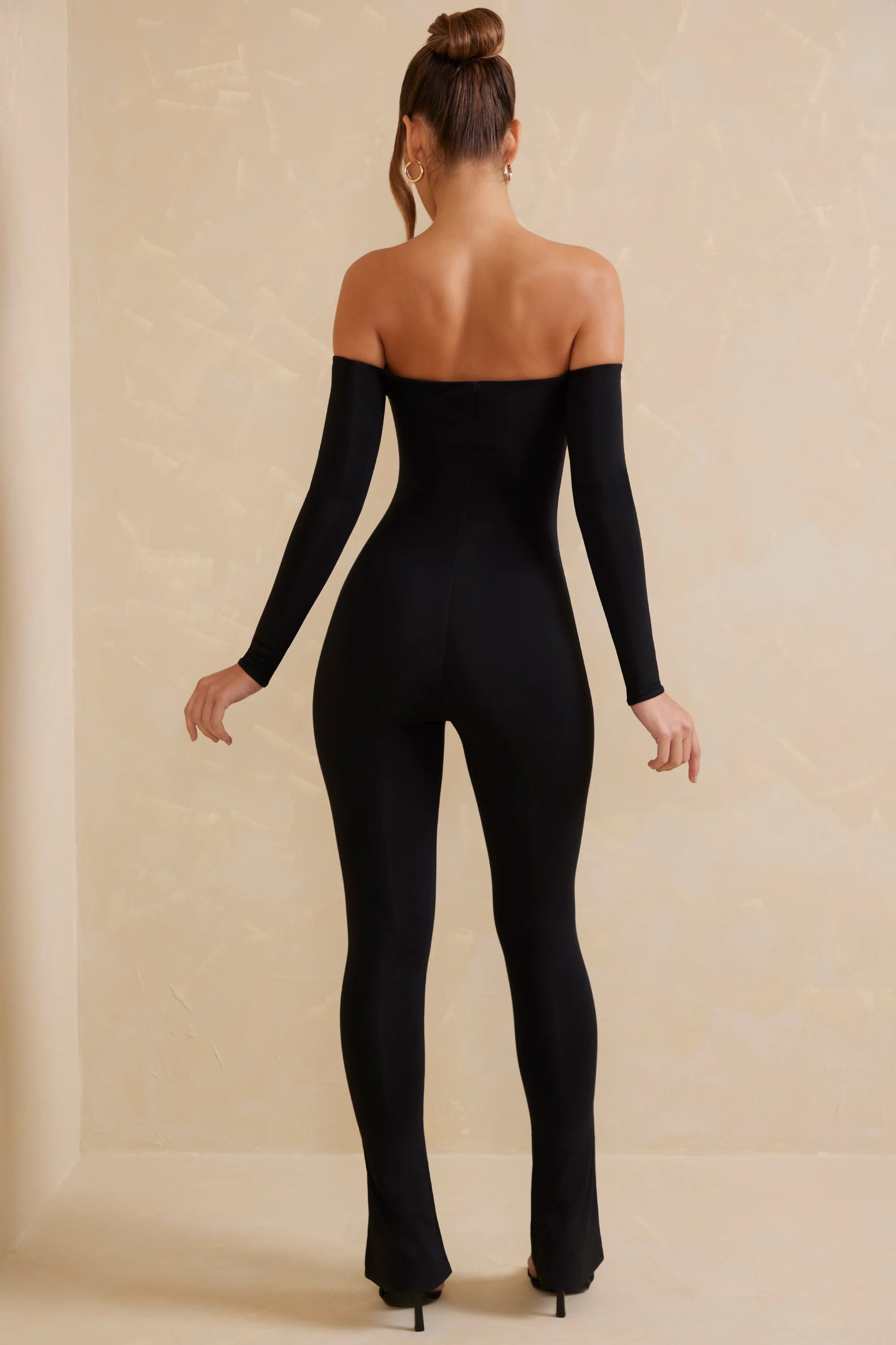 Schulterfreier Jumpsuit in Schwarz