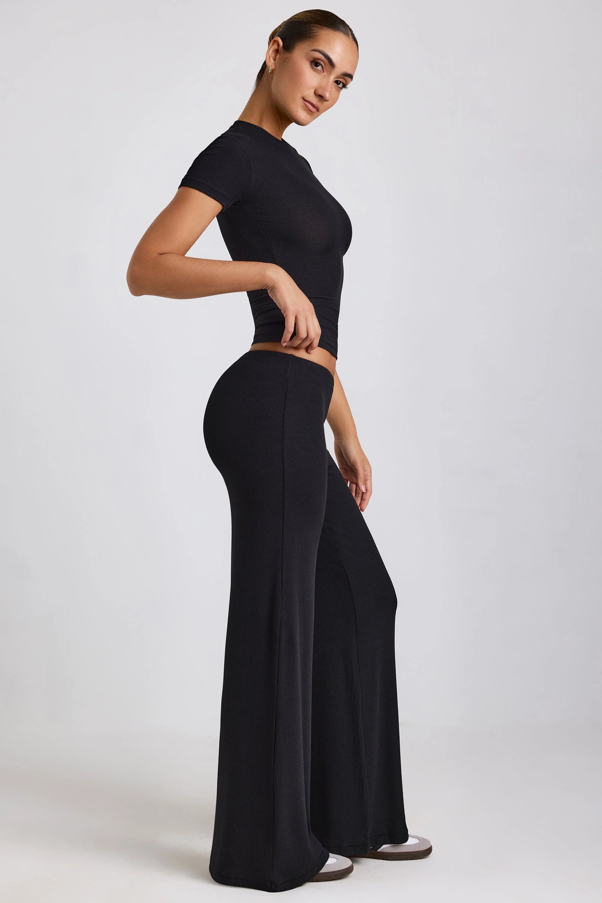 Mid Rise Wide Leg Trousers in Black