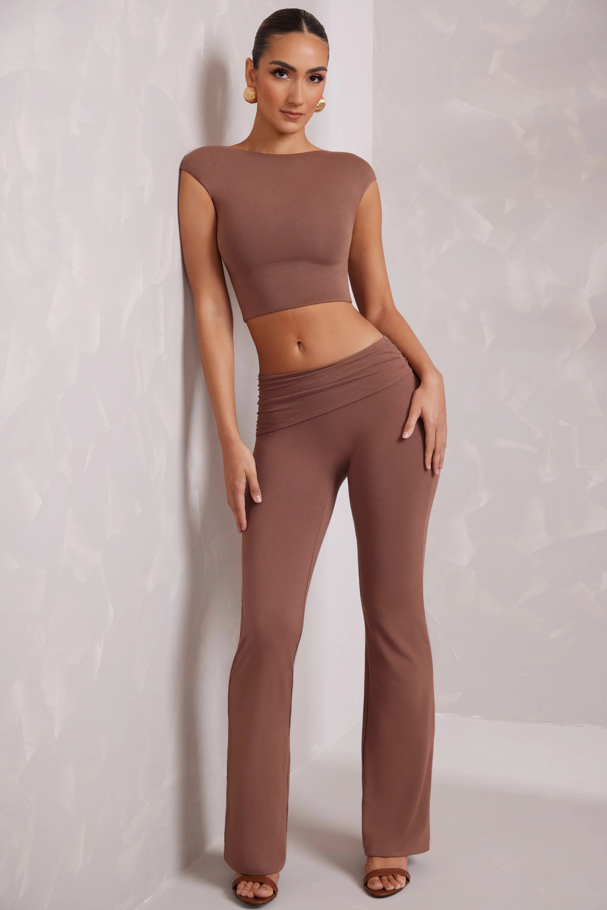 Mid Rise Straight Leg Trousers in Brown