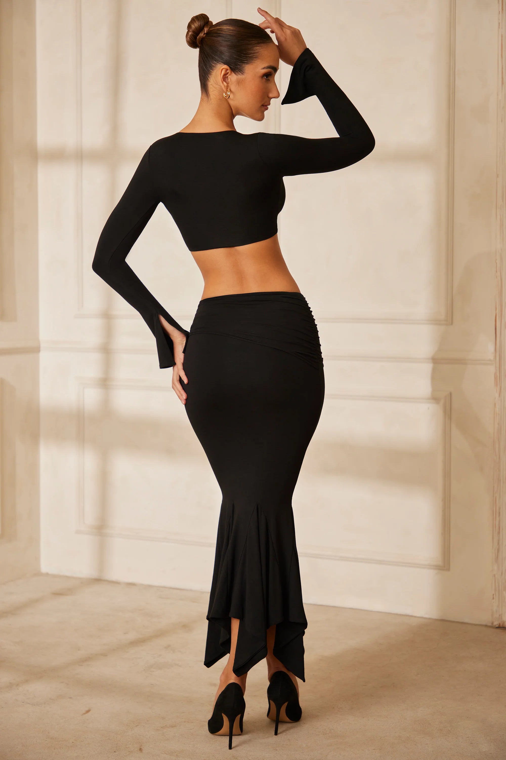 Long Sleeve Front Twist Crop Top in Black