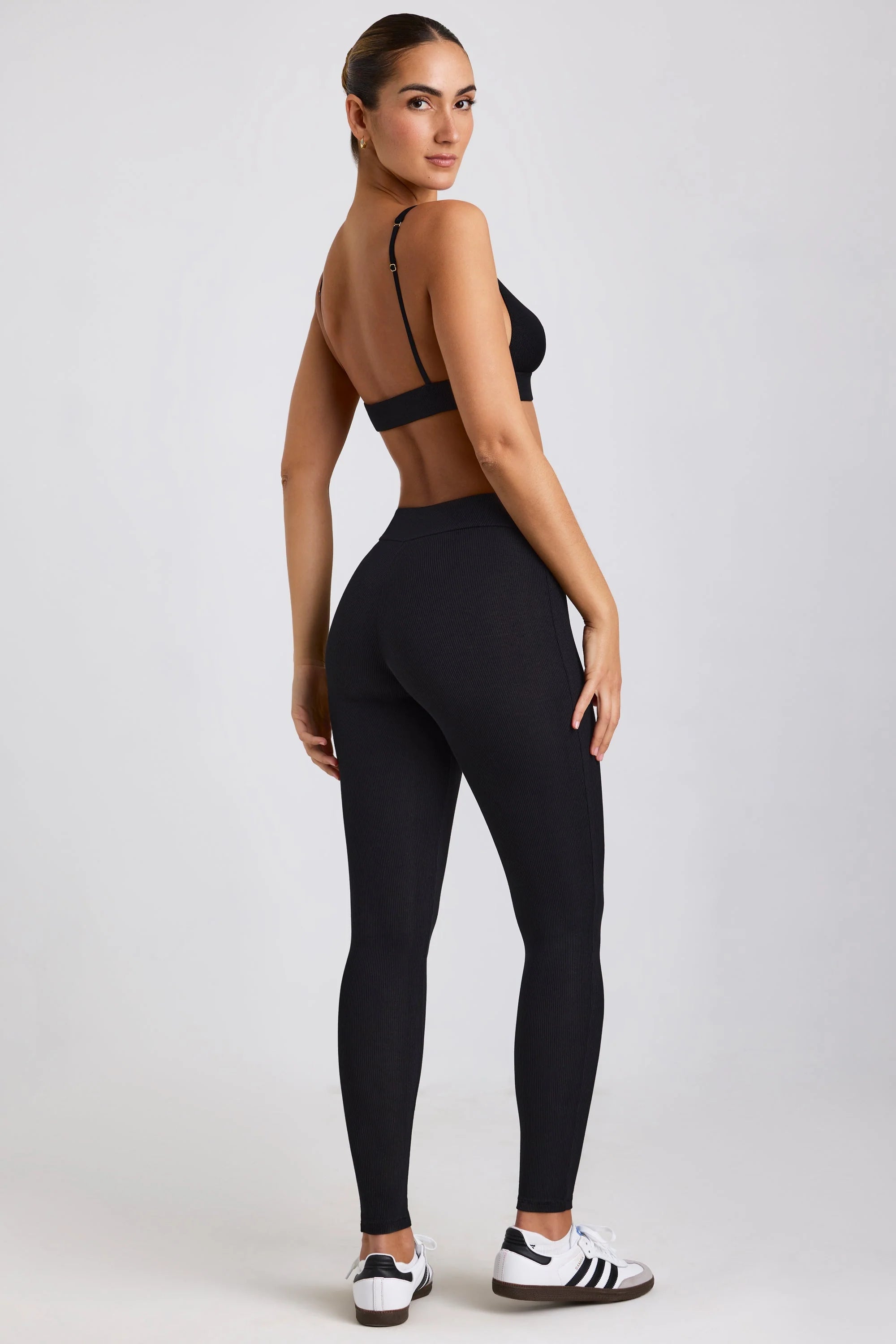 Gerippte Modal-Leggings mit hoher Taille in Schwarz