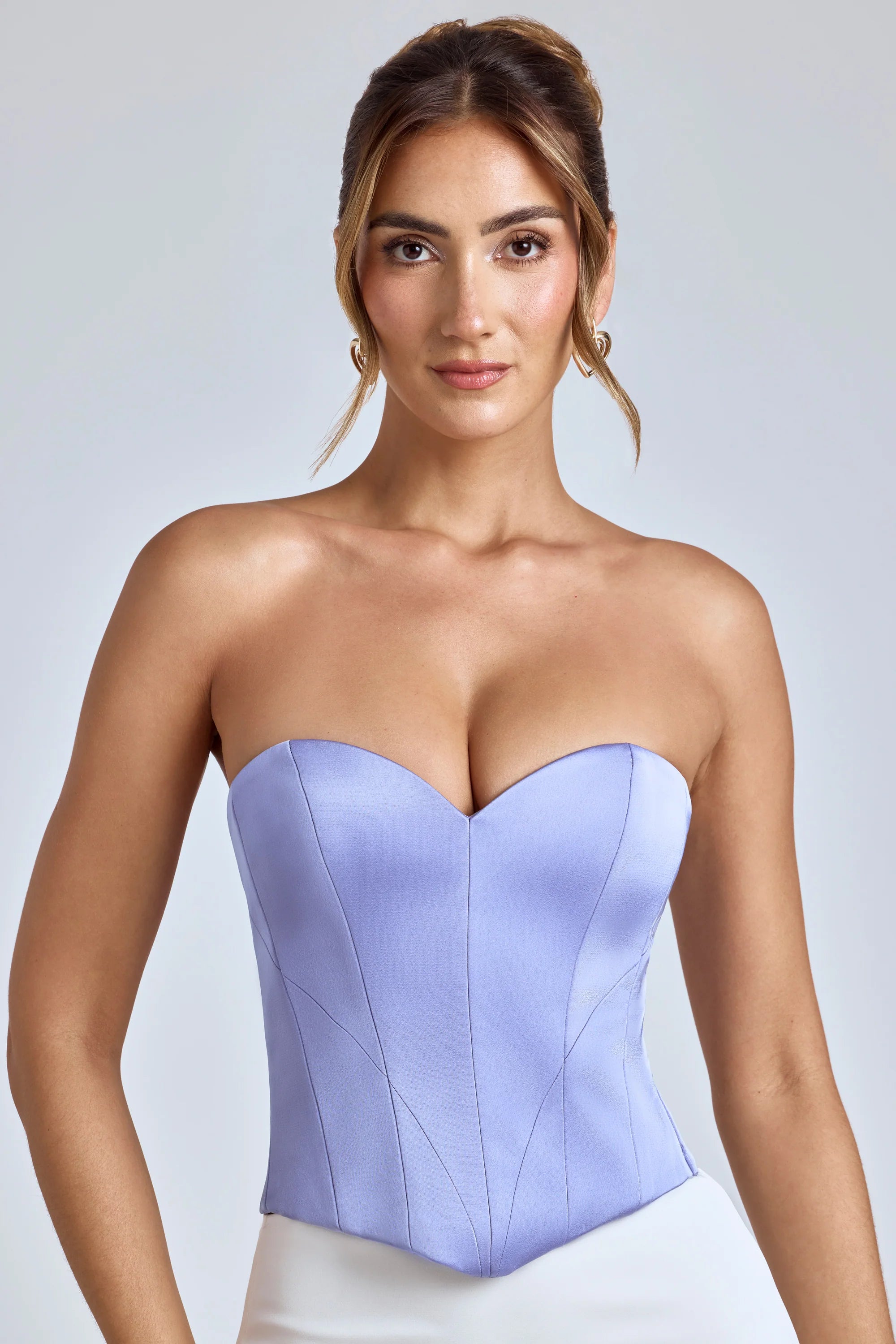 Corsetto in raso con lacci senza spalline in blu lavanda