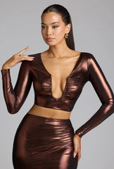 Crop Top aus Metallic-Jersey mit tiefem Ausschnitt in Kupferbronze