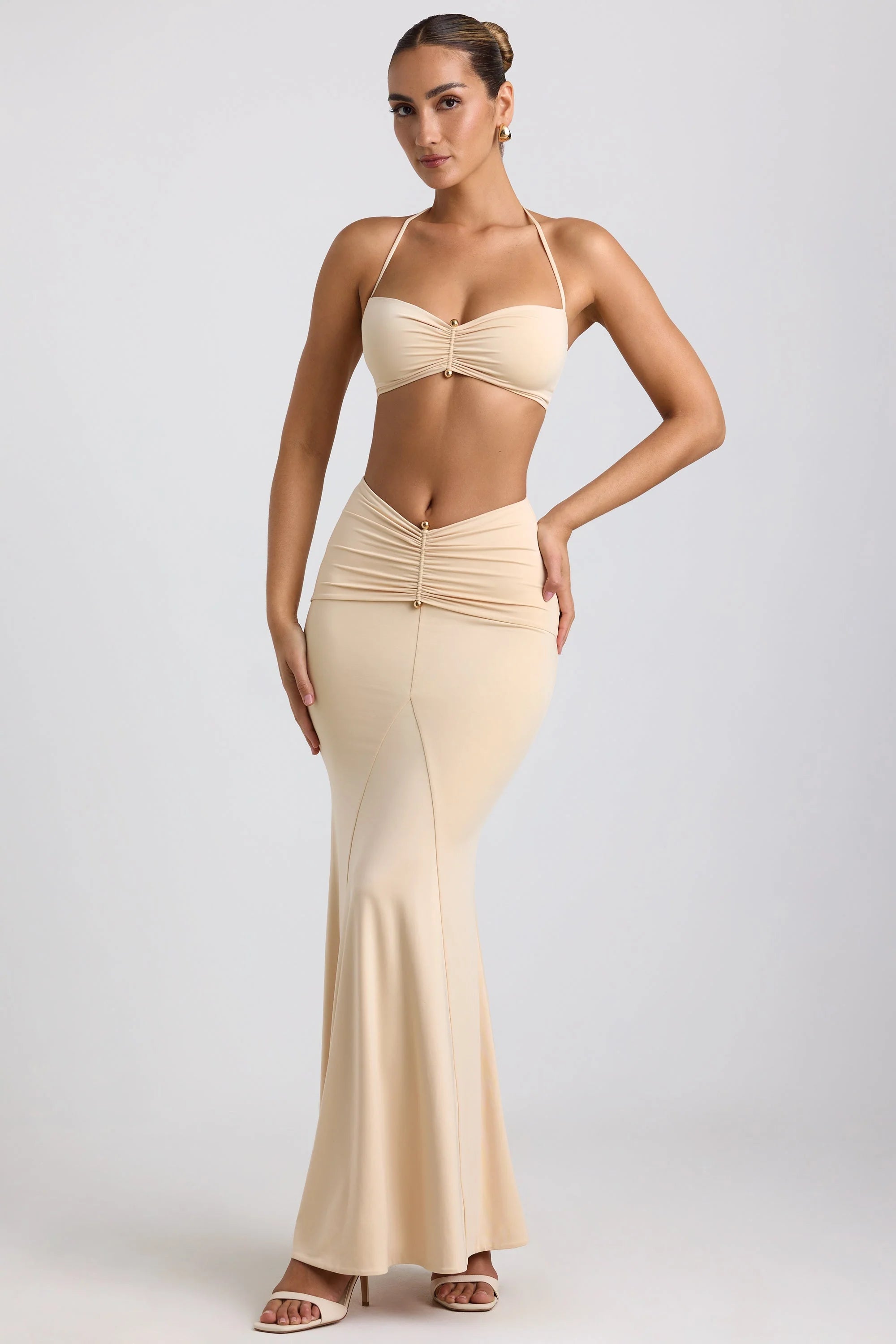 Bralette con dettagli hardware in jersey attillato al collo in crema di burro