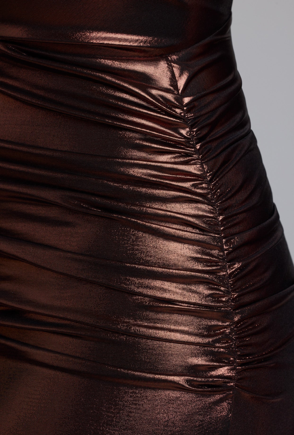 Abendkleid aus Metallic-Jersey mit Kapuze in Kupferbronze