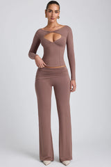 Modalhose mit mittelhohem Bund und geradem Bein in Taupe