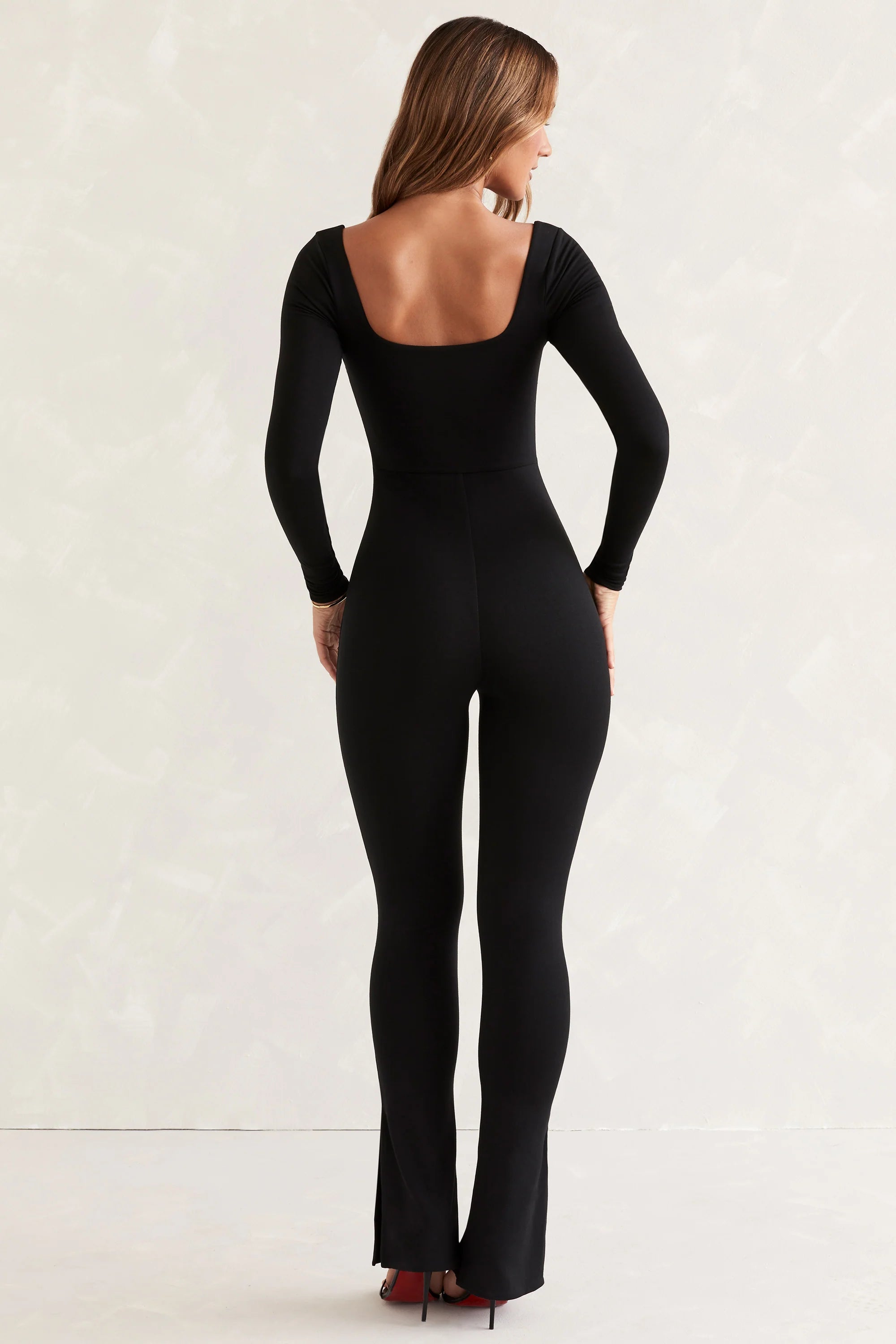 Langärmliger Jumpsuit mit eckigem Ausschnitt in Schwarz