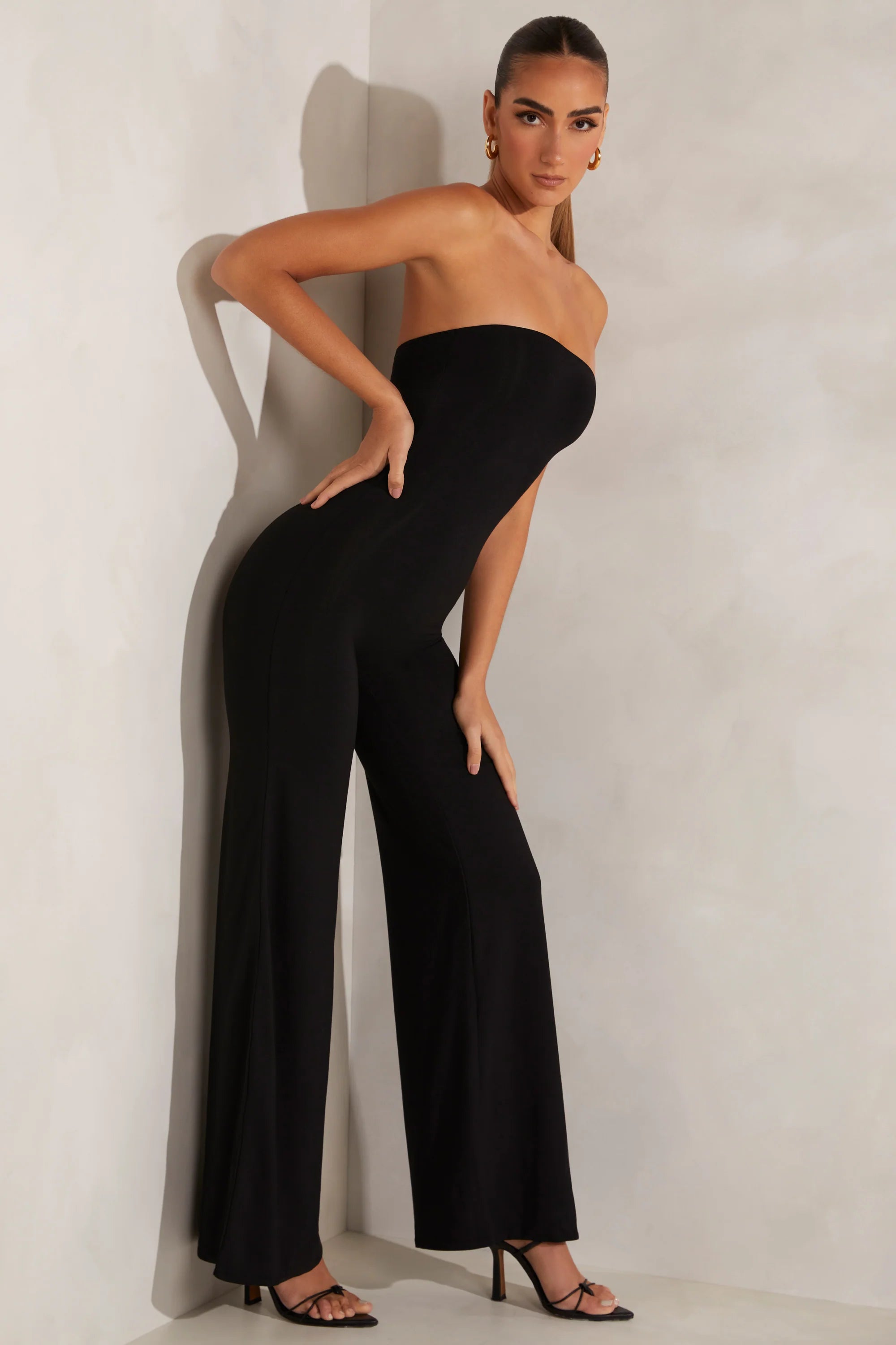 Bandeau-Jumpsuit mit weitem Bein in Schwarz