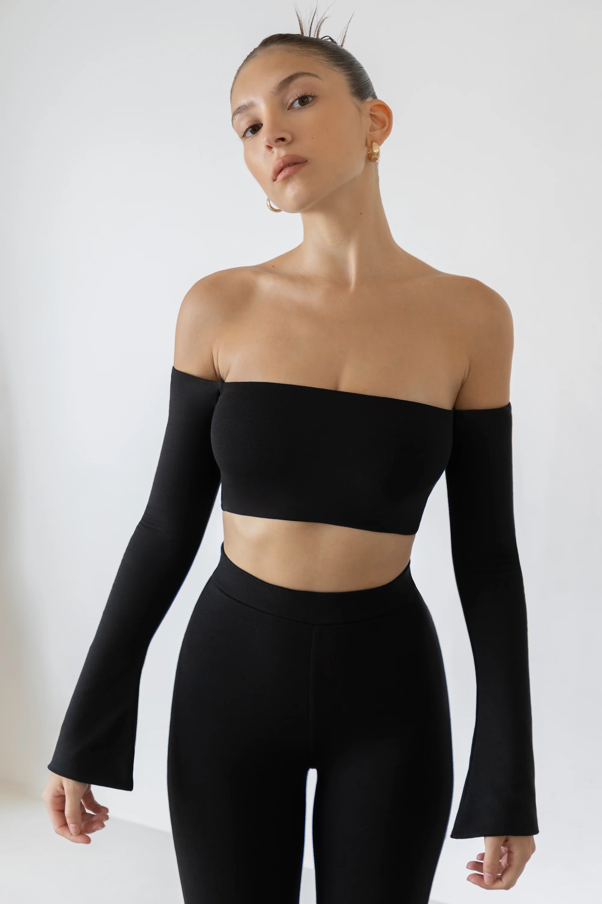 Langärmliges Bardot-Crop-Top in Schwarz