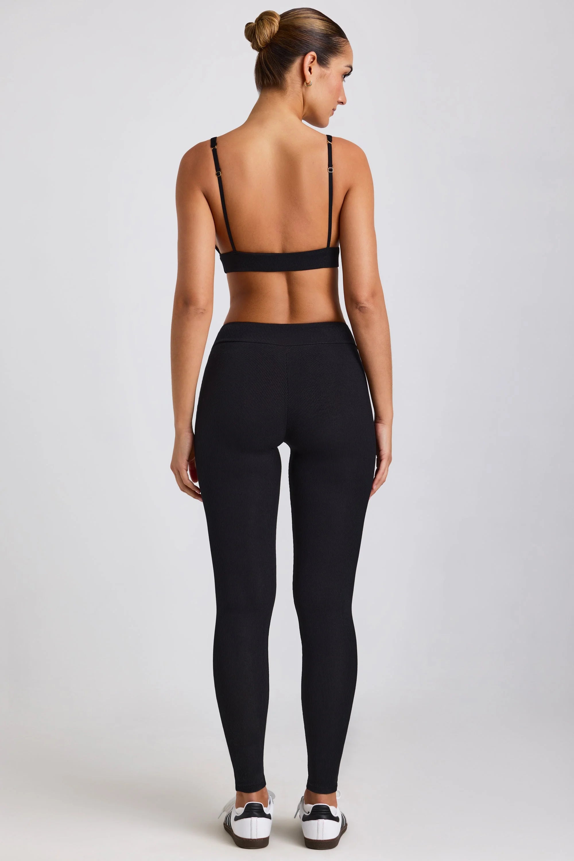 Gerippte Modal-Leggings mit hoher Taille in Schwarz