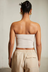 Überlappendes Bandeau-Crop-Top in Beige