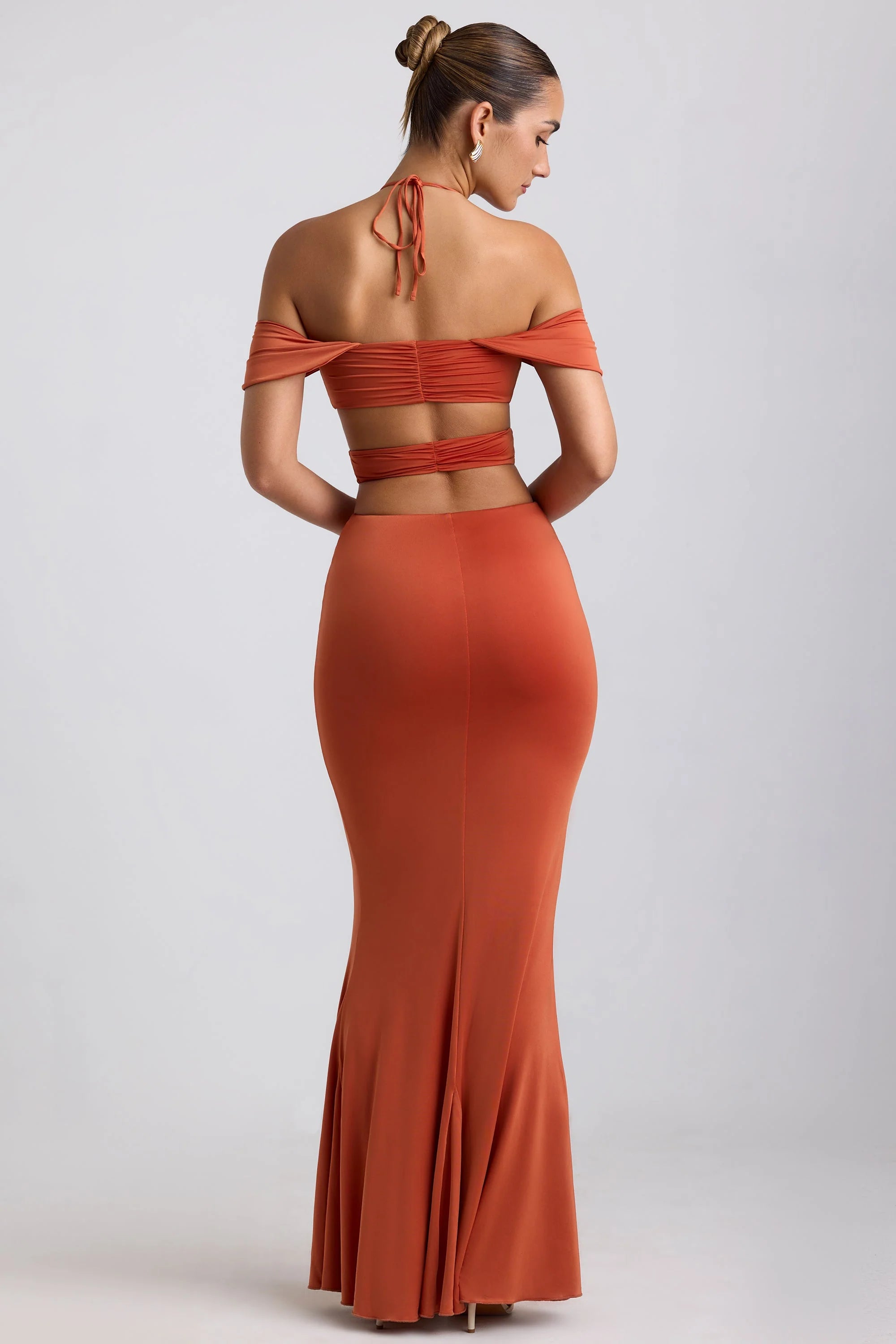 Anschmiegsames Neckholderkleid aus Jersey mit Cut-Outs in gebranntem Orange