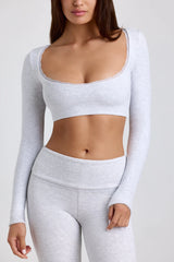 Geripptes, modales Crop-Top mit Spitzenbesatz in Grau