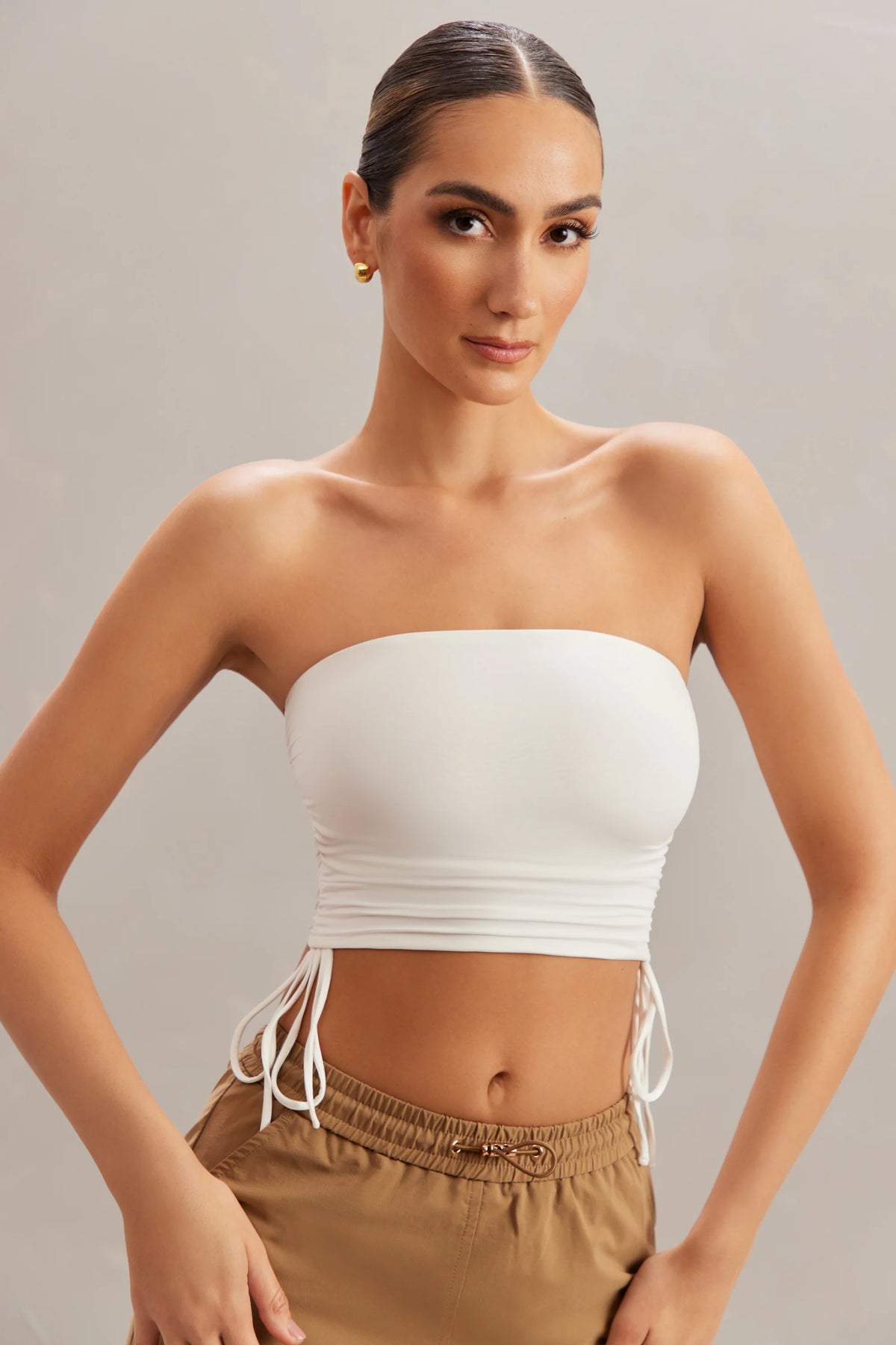 Gerüschtes Bandeau-Crop-Top in Elfenbein