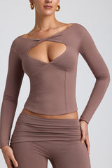 Langärmliges Crop-Top aus Modal mit Twist-Front in Taupe