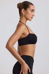 Bralette con dettagli hardware in jersey Slinky al collo in nero