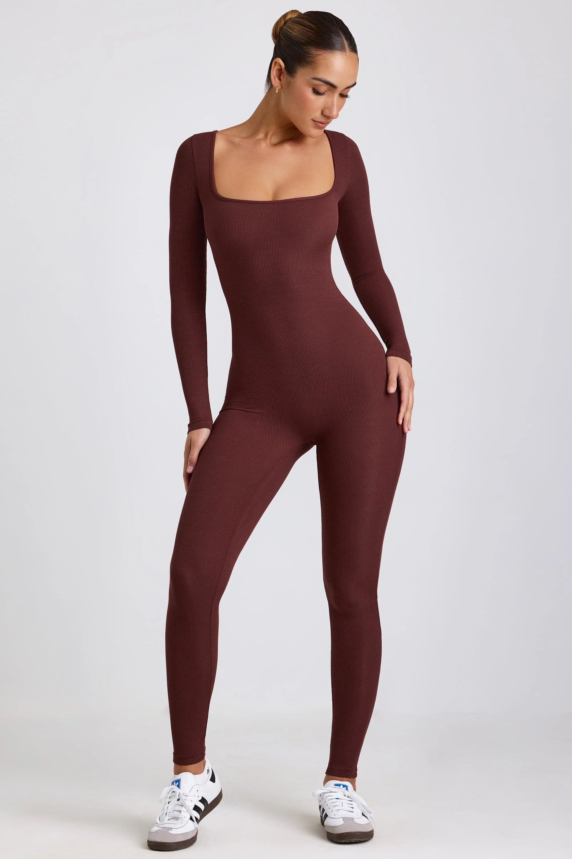 Gerippter Langarm-Jumpsuit aus Modal in Espresso