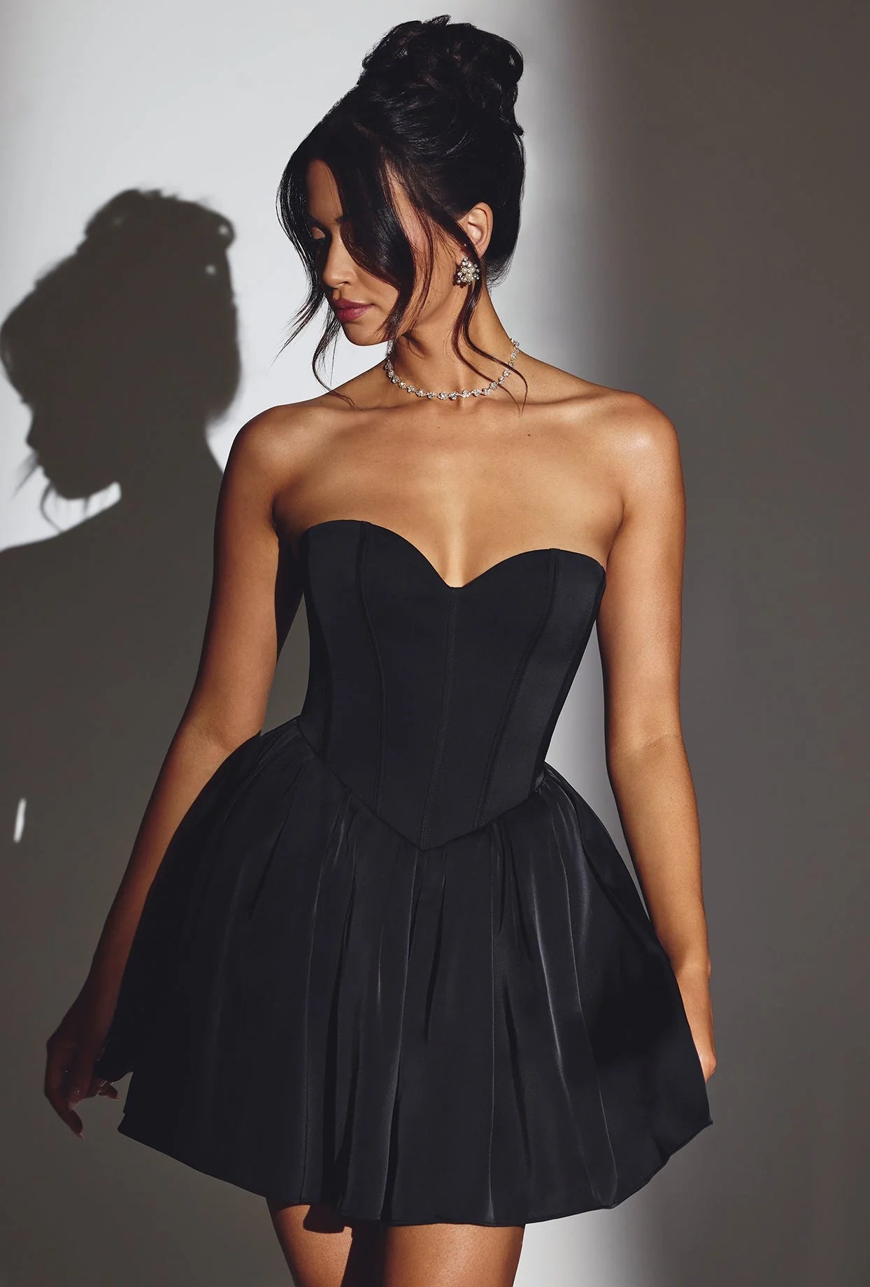 Mini abito a corsetto in tulle in nero intenso