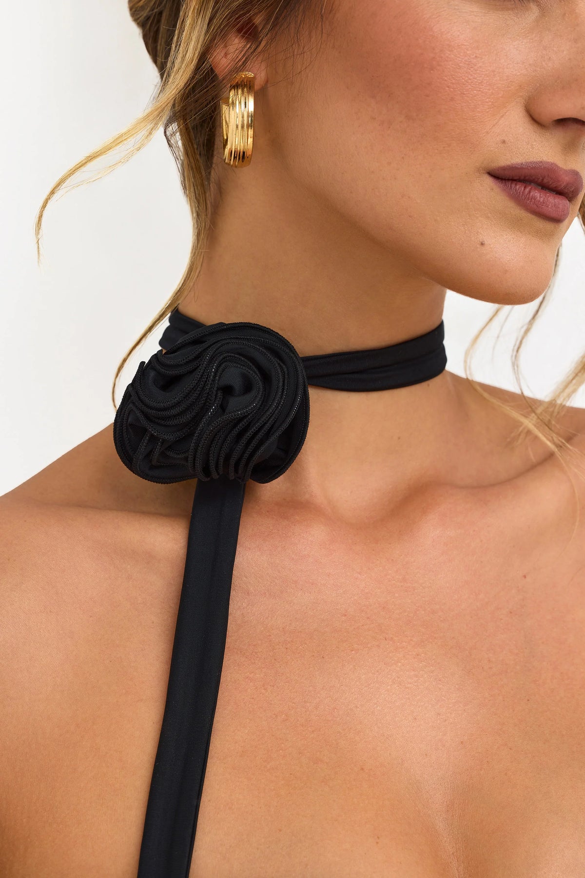 Slinky Jersey Wide Strap Flower Choker in Black