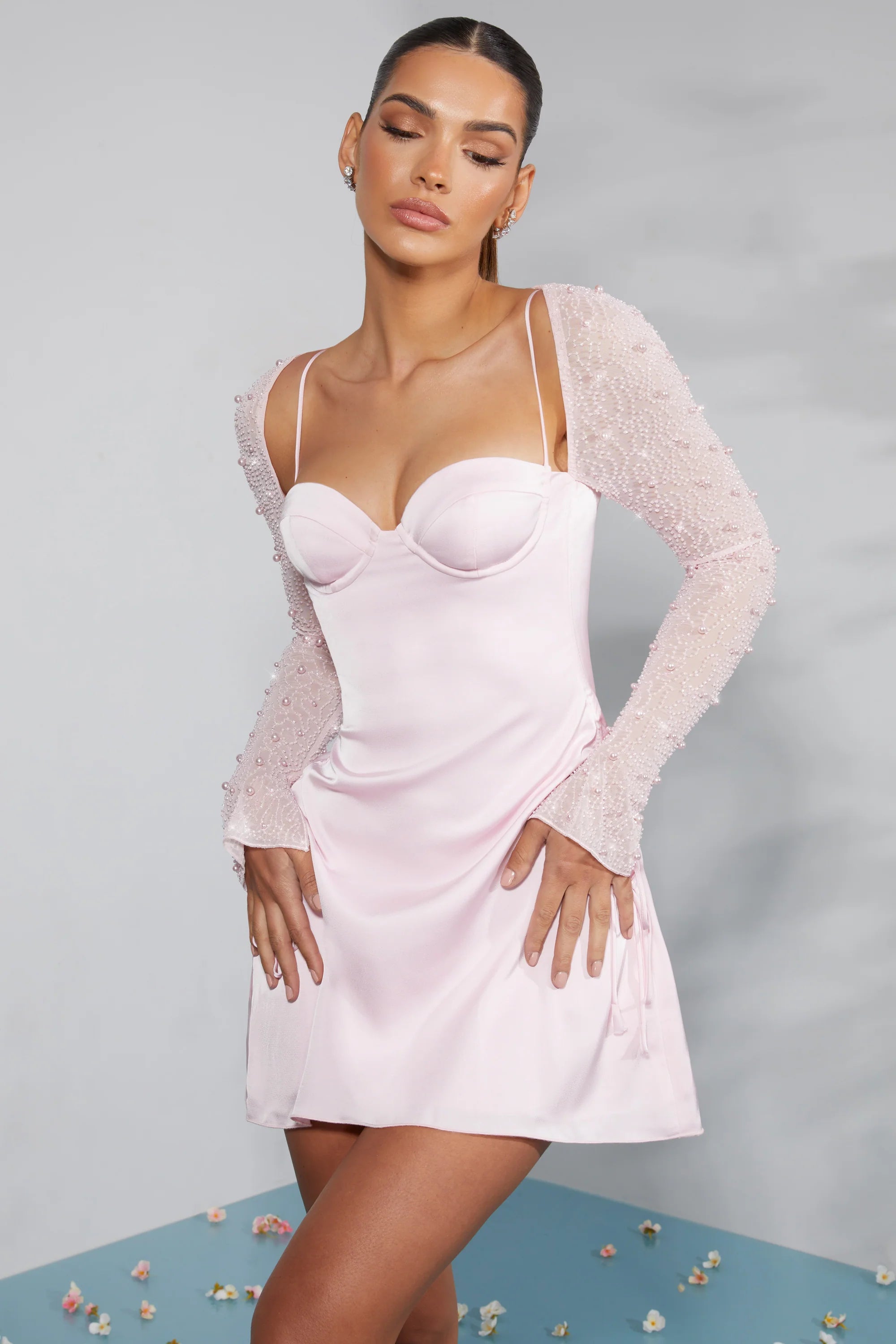 Langärmliges, verziertes A-Linien-Minikleid in Blush