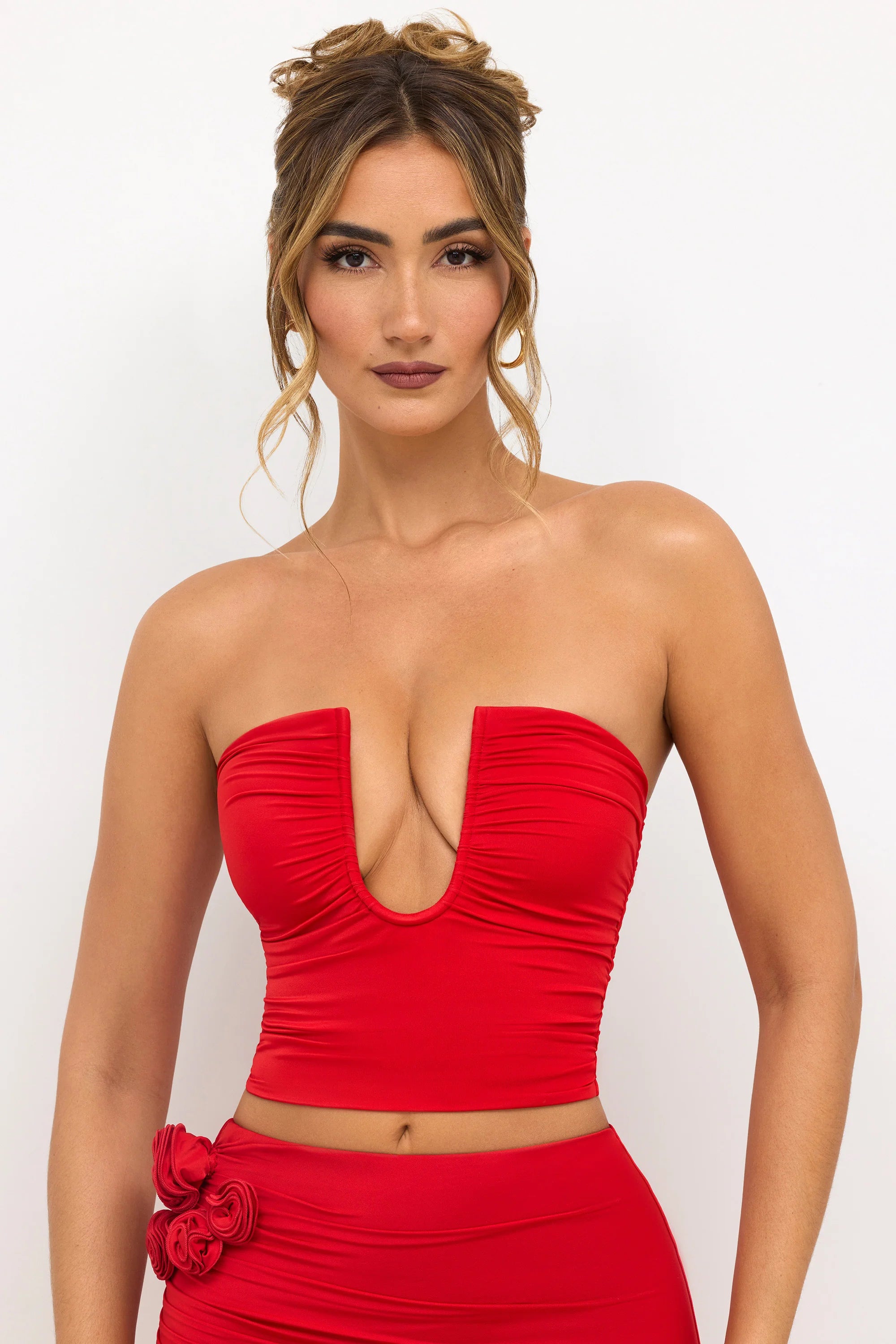 Top senza spalline in jersey premium con scollo profondo in rosso scarlatto