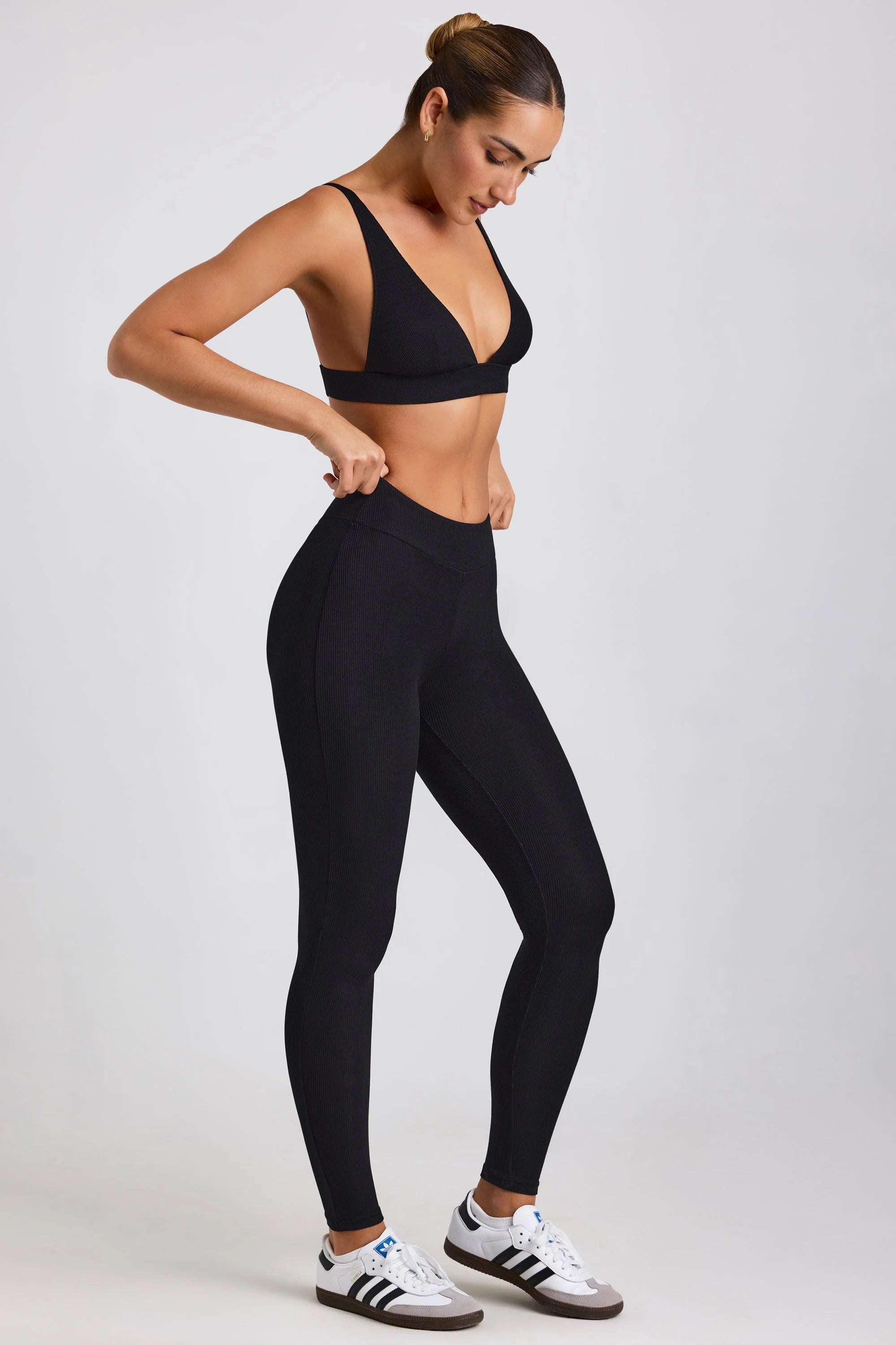 Gerippte Modal-Leggings mit hoher Taille in Schwarz