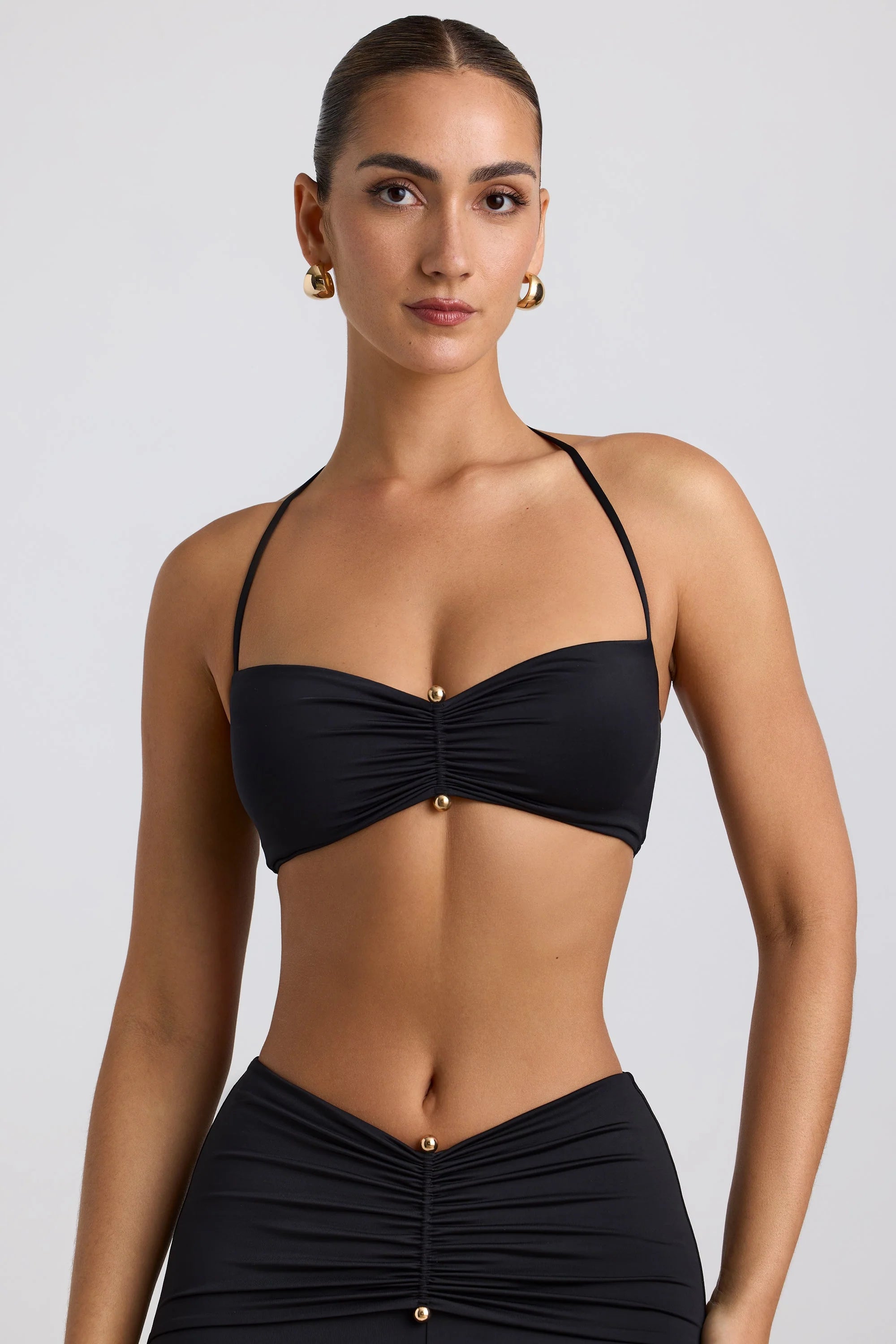 Anschmiegsames Neckholder-Bralette aus Jersey mit Metalldetail in Schwarz