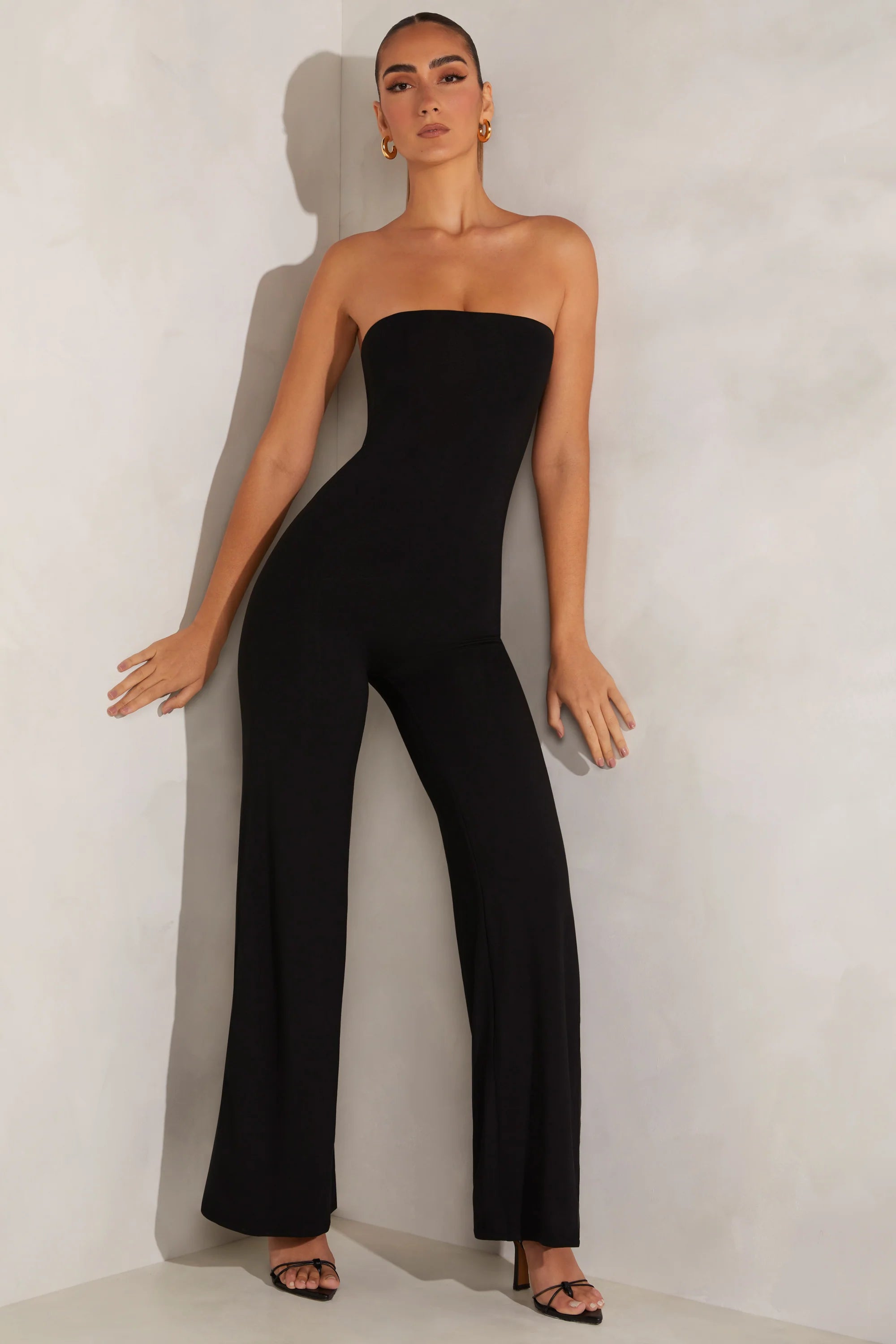 Bandeau-Jumpsuit mit weitem Bein in Schwarz