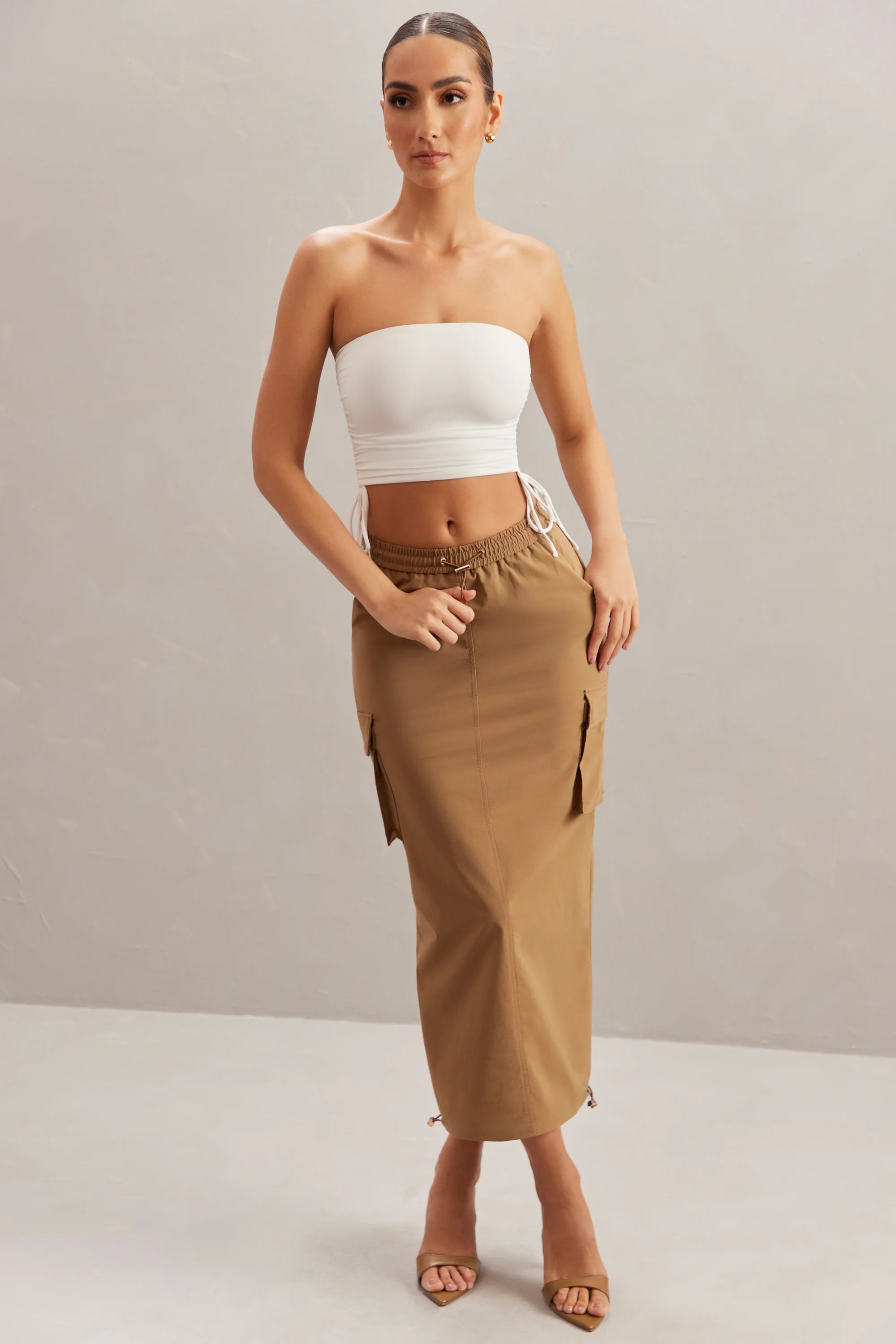 Gerüschtes Bandeau-Crop-Top in Elfenbein