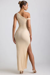 Gerafftes, asymmetrisches Maxikleid mit One-Shoulder-Träger in Buttercreme