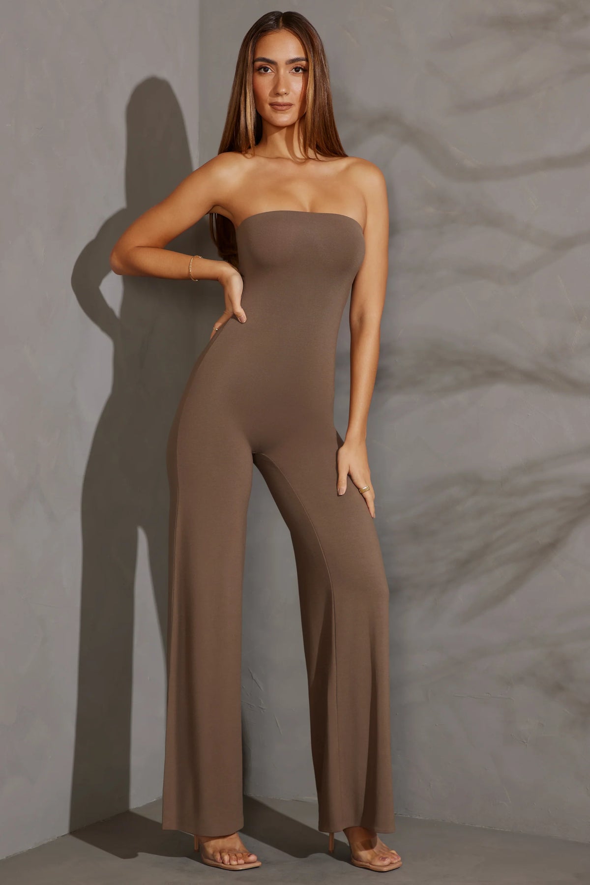 Bandeau-Jumpsuit mit weitem Bein in Taupe