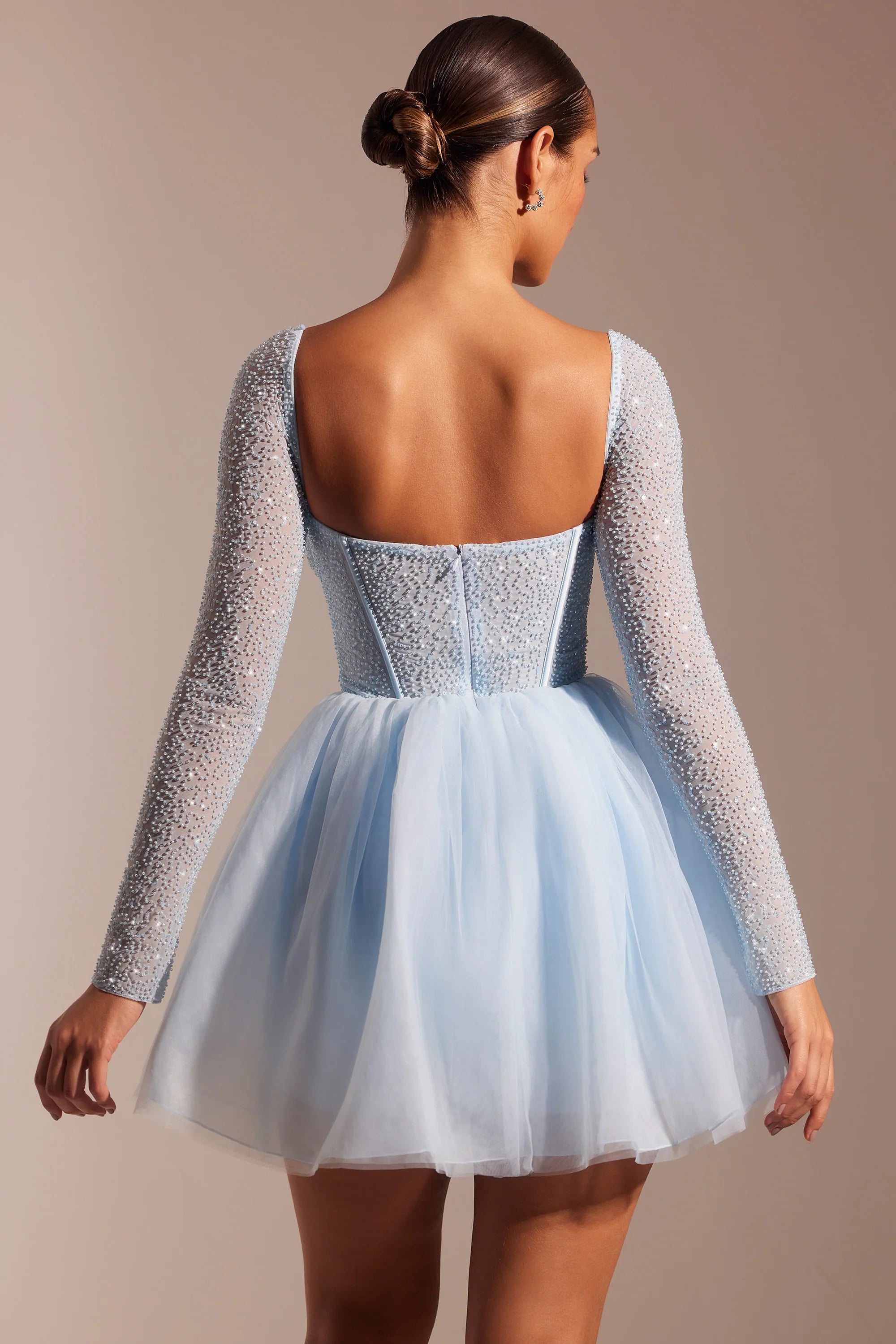 Miniabito con gonna in tulle a maniche lunghe impreziosito in blu