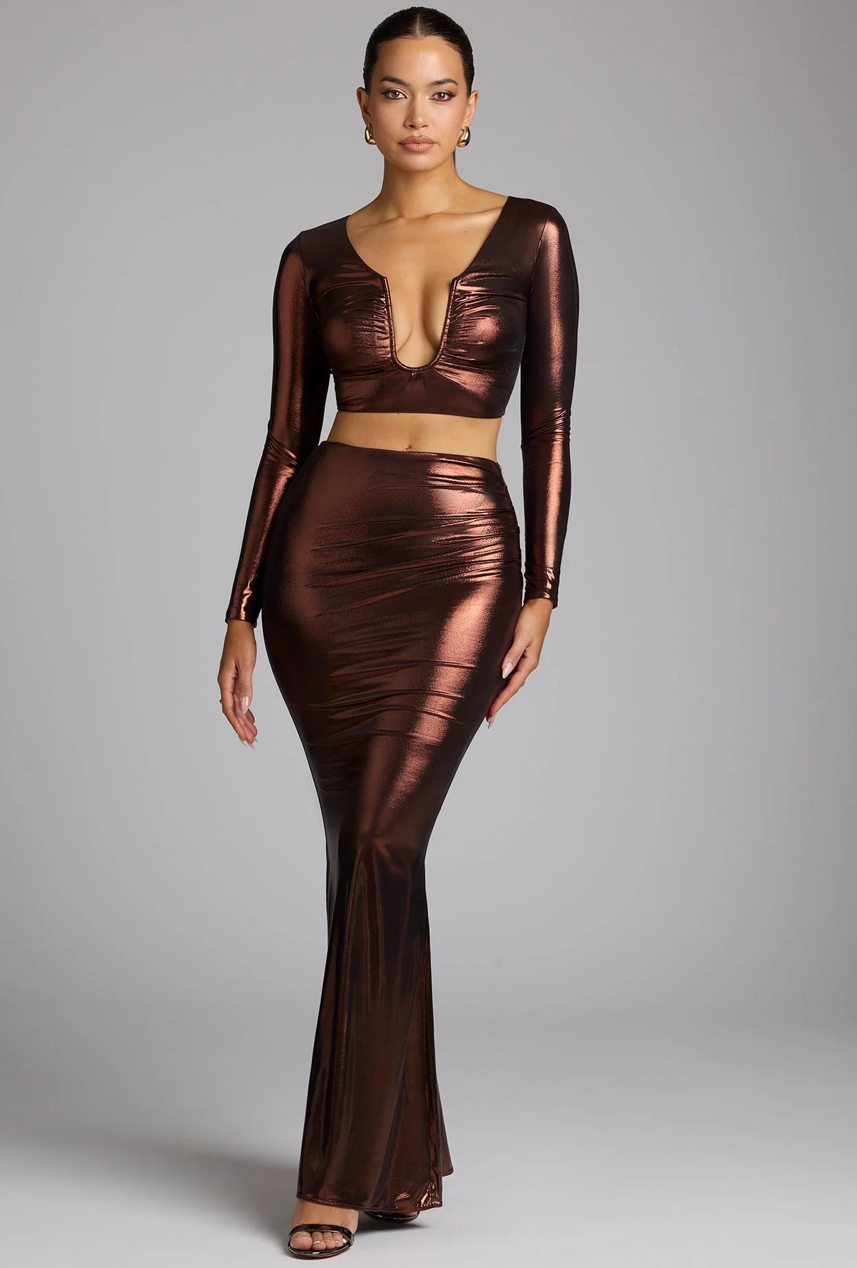 Crop Top aus Metallic-Jersey mit tiefem Ausschnitt in Kupferbronze