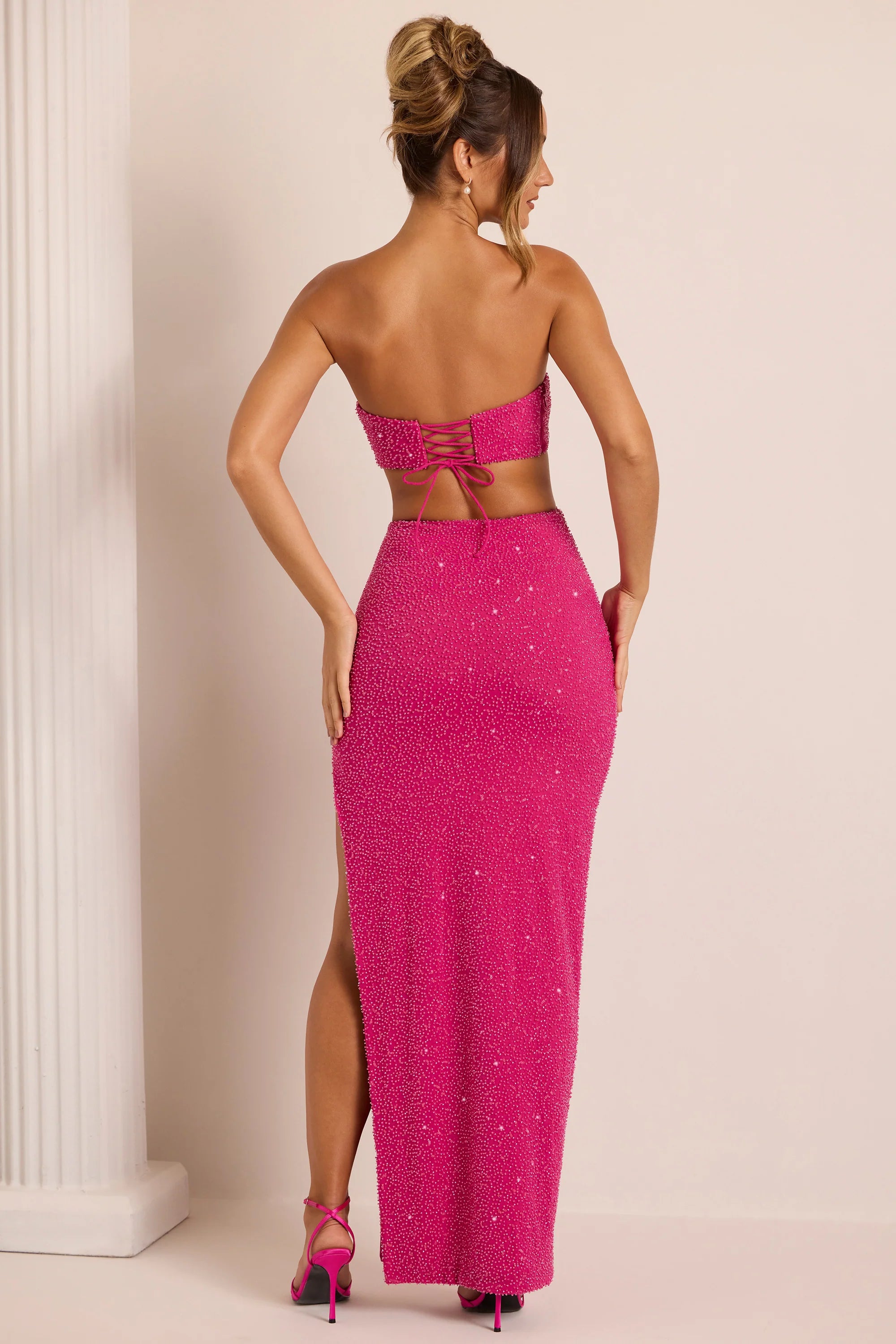 Verziertes Maxikleid mit Cut-Outs in Fuchsia