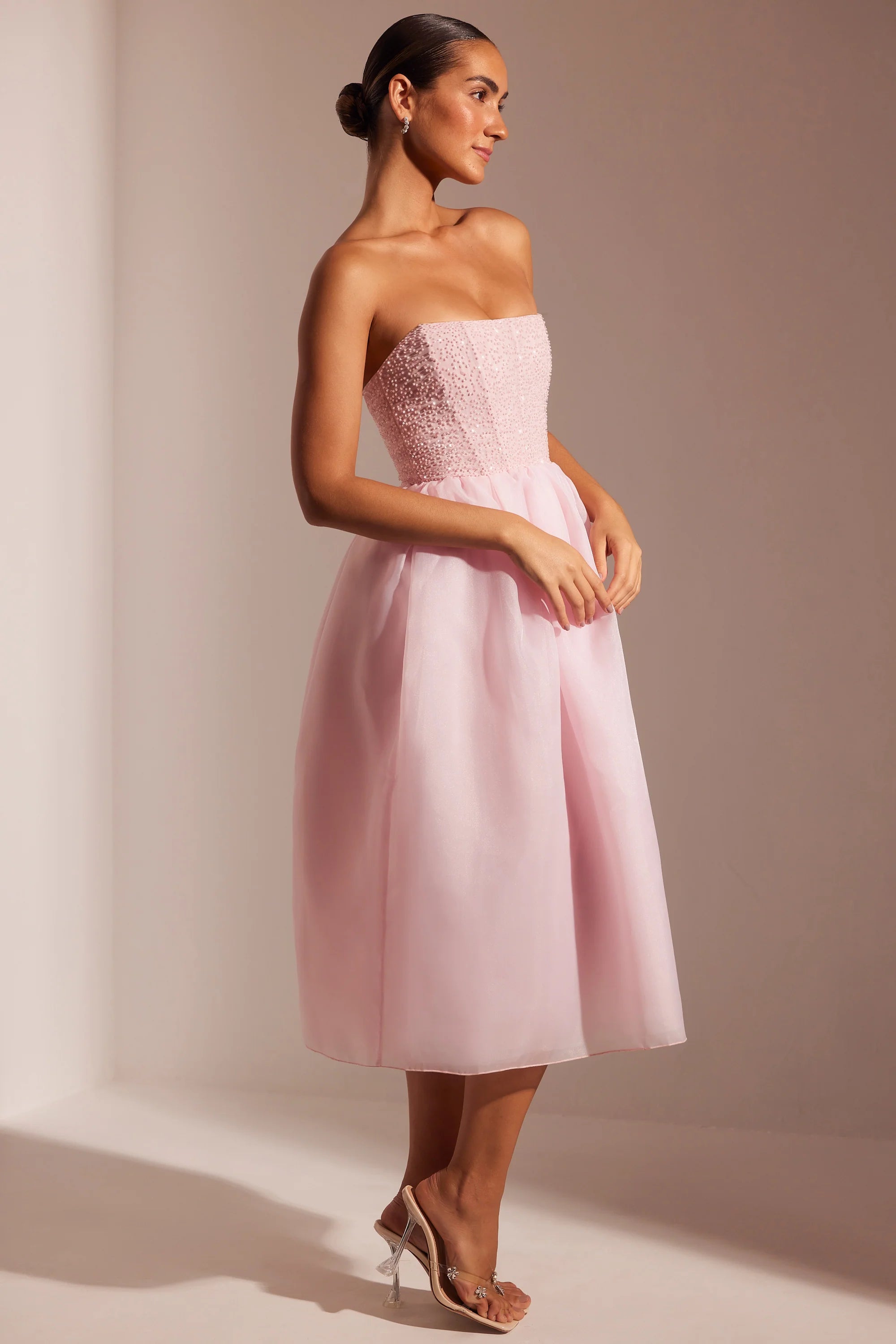 Verziertes Midikleid mit Korsett-Tüllrock in Blush