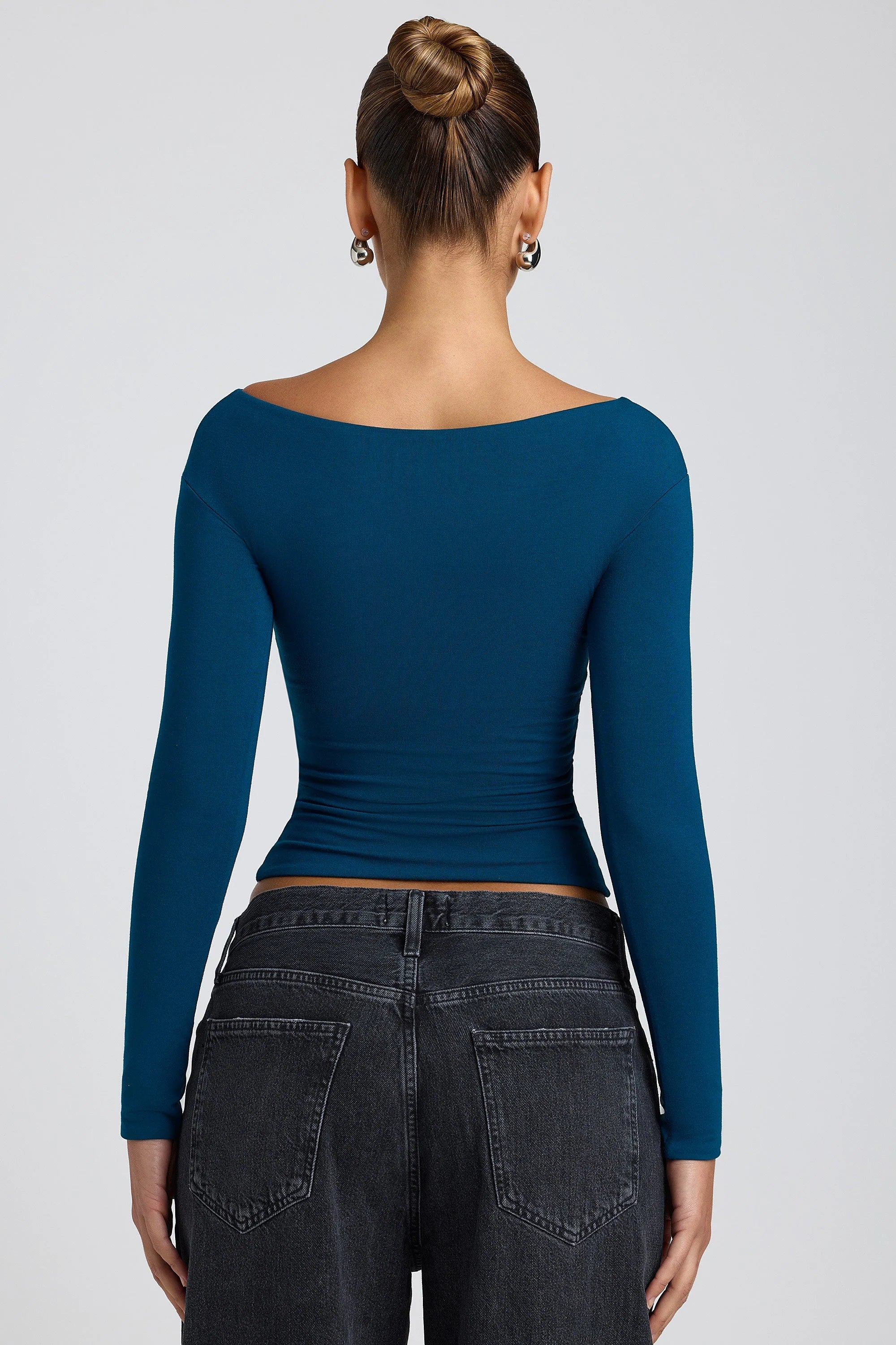 Langärmliges Crop-Top aus Modal mit Twist-Front in dunklem Blaugrün