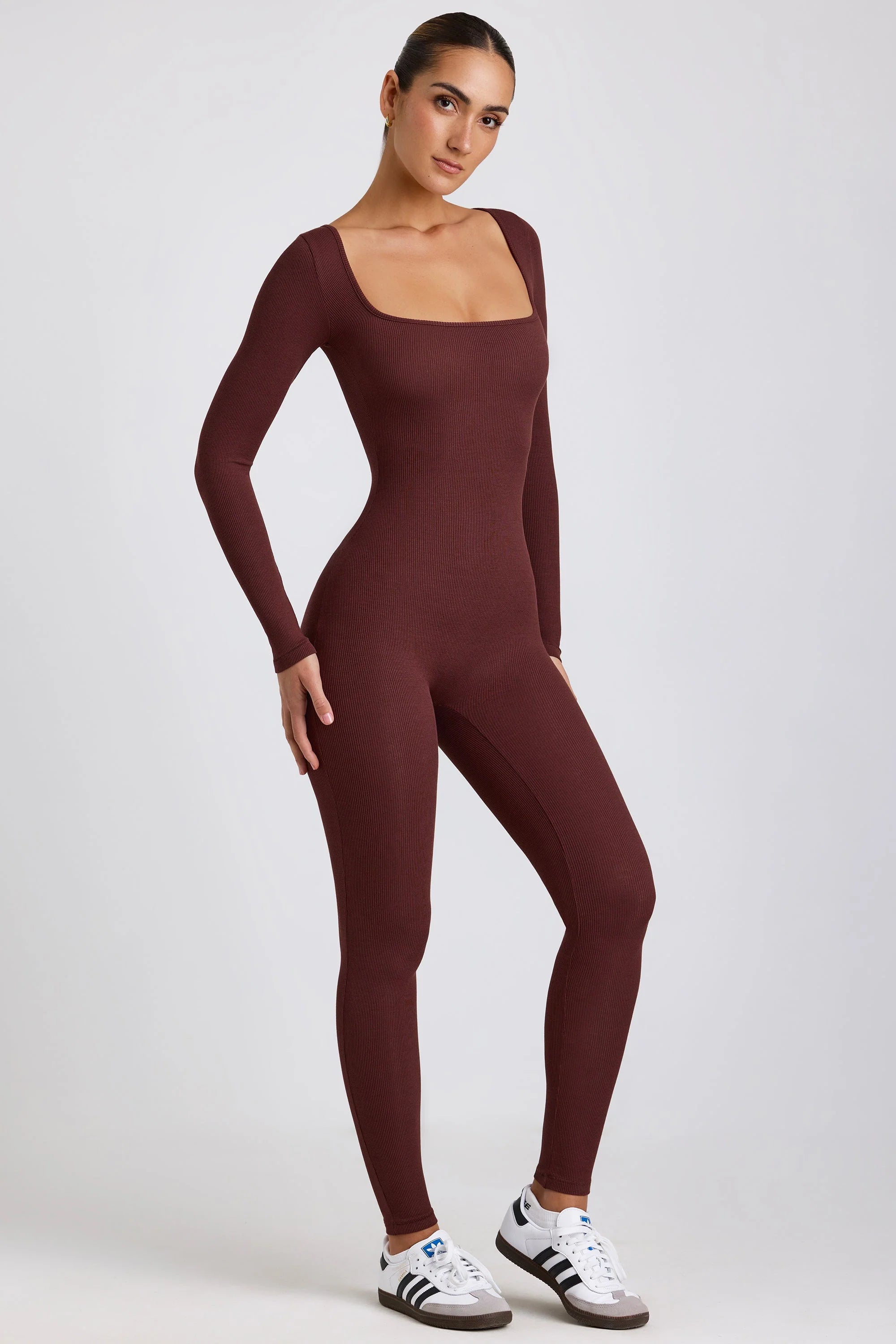 Gerippter Langarm-Jumpsuit aus Modal in Espresso