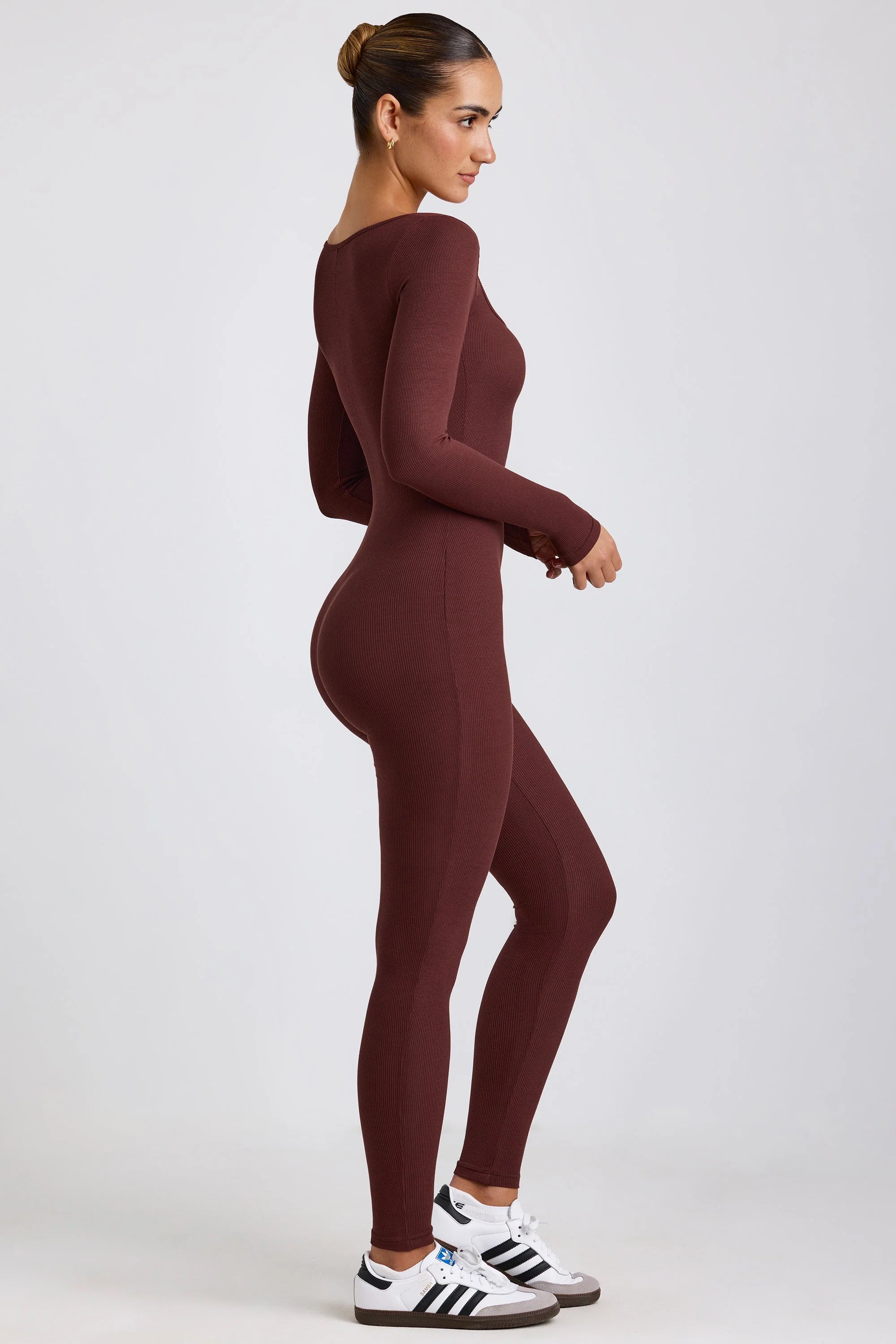 Gerippter Langarm-Jumpsuit aus Modal in Espresso